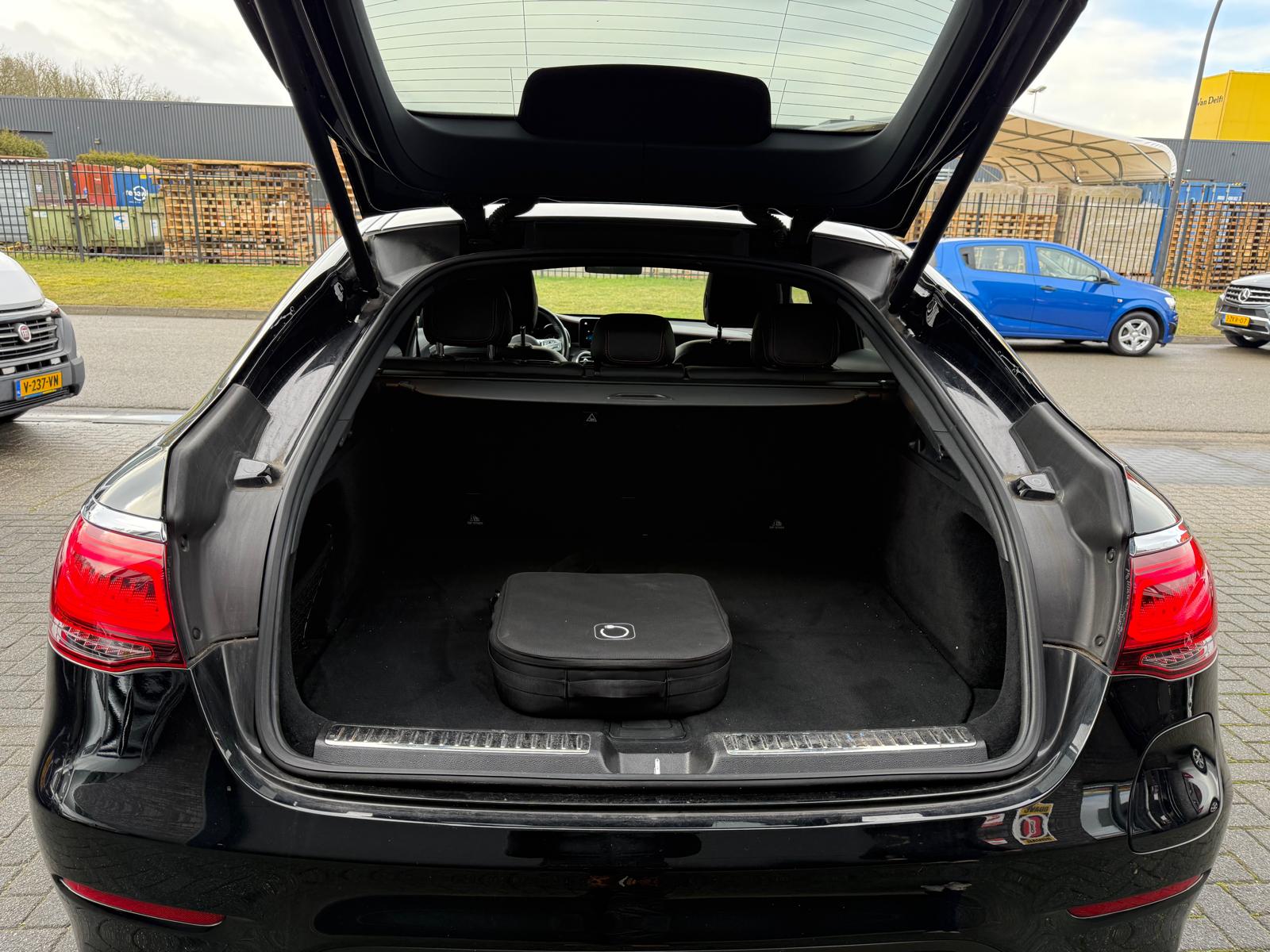 Foto van Mercedes-Benz GLC 300 E 4Matic