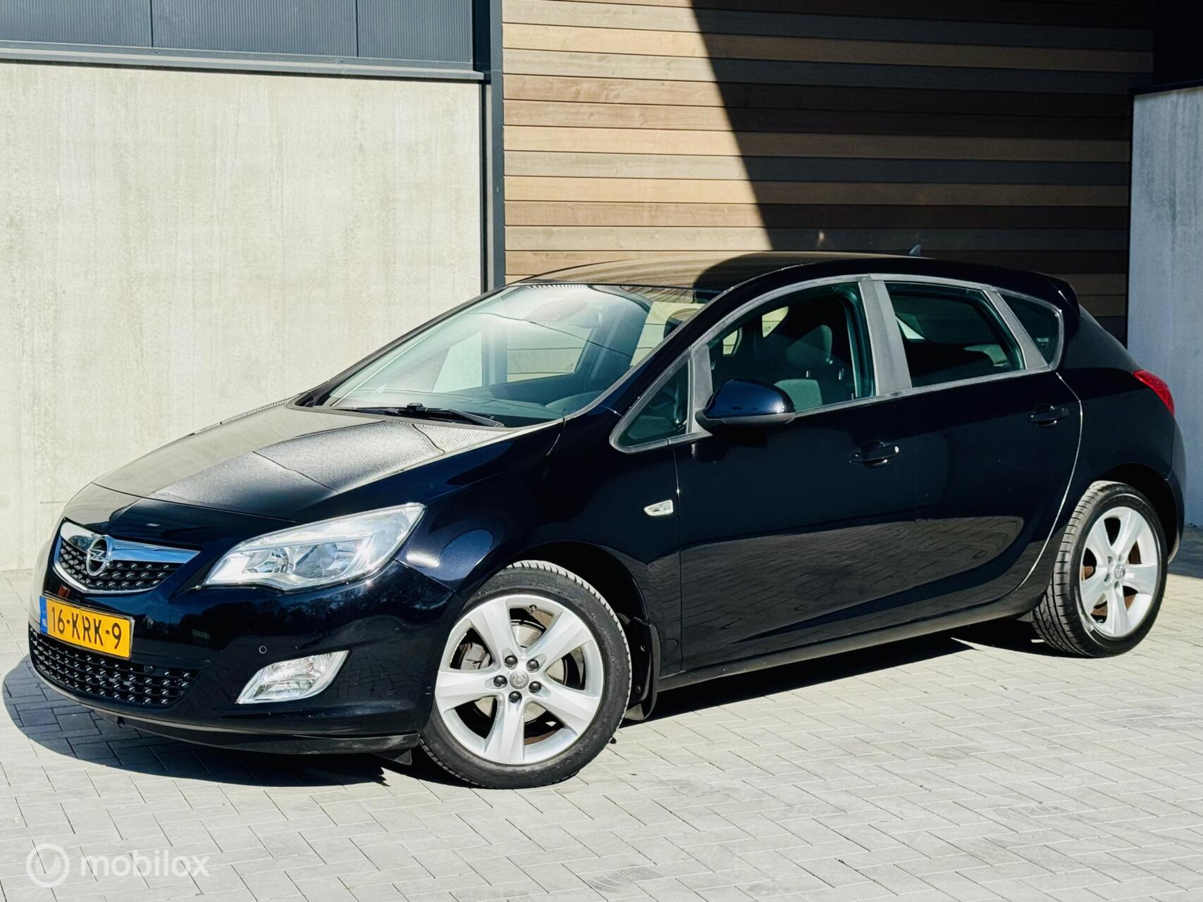Opel Astra 1.6 Sport 2010 - voorkant