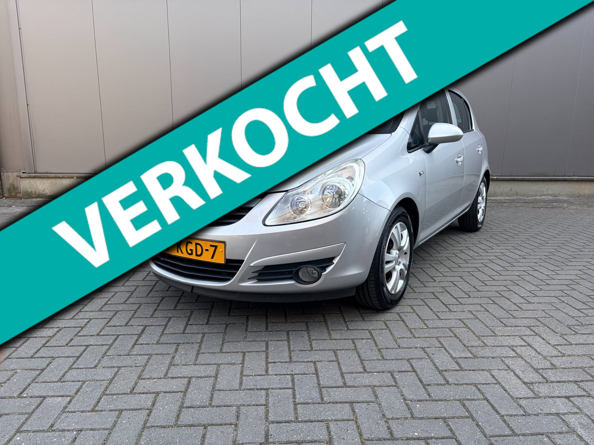 Opel Corsa 1.4-16V Enjoy 2009 - voorkant