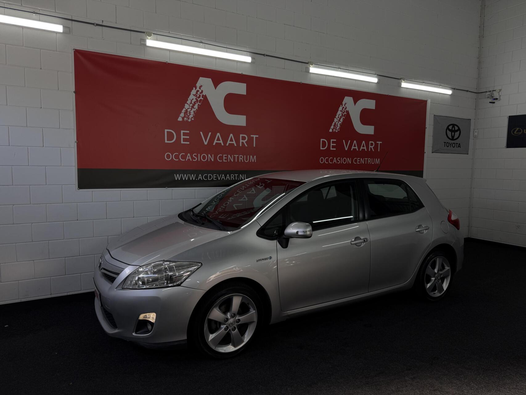 Toyota Toyota Auris 1.8 Full Hybrid Dynamic - NAVI/CAM/CRUISE/NAP 2011 - voorkant