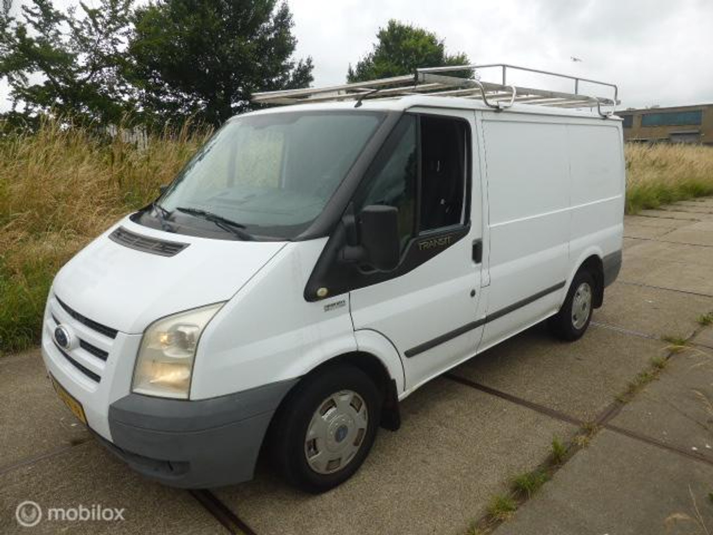 Ford Transit 260s Van 115dpf 4.36 330S 2.2 TDCI SHD 2010 - voorkant