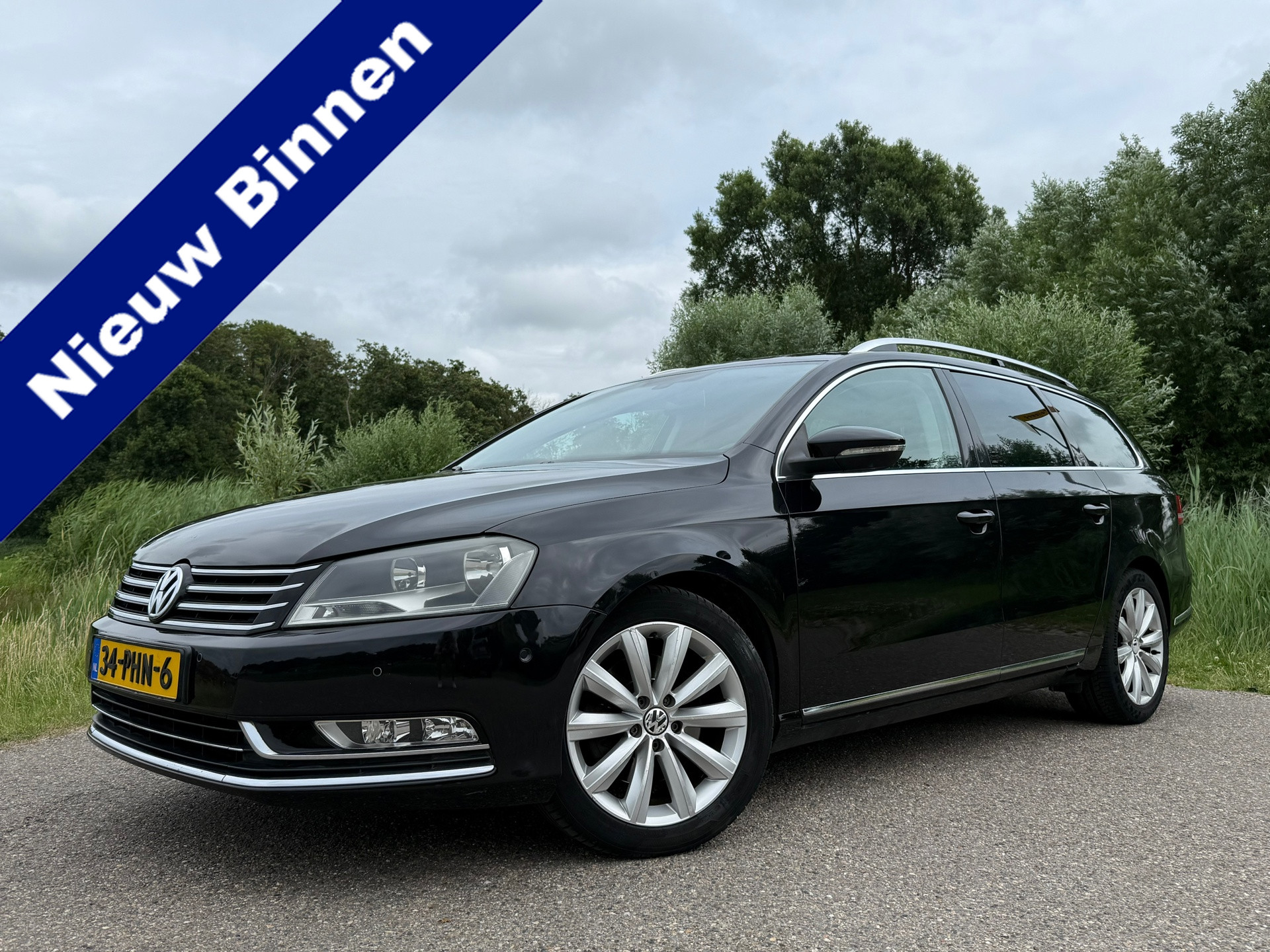 Volkswagen Passat 2.0 TDI Highline BlueMotion Automaat | Leder | Camera | Navi | Clima | Stoelverwarming | PDC | Cruise | 2011 - voorkant