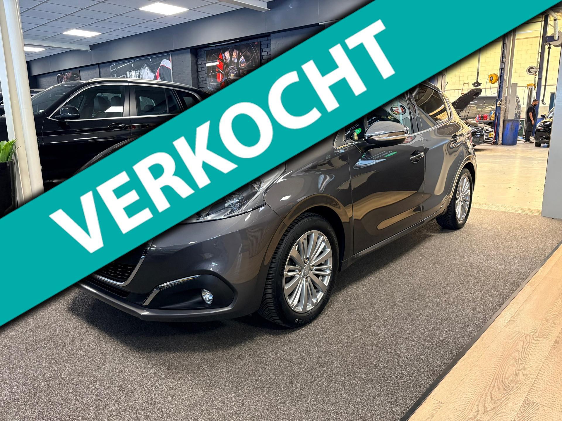 Peugeot 208 1.2 PureTech Active / Automaat / Camera / Cruise-control / trekhaak / Navigatie 2018 - voorkant