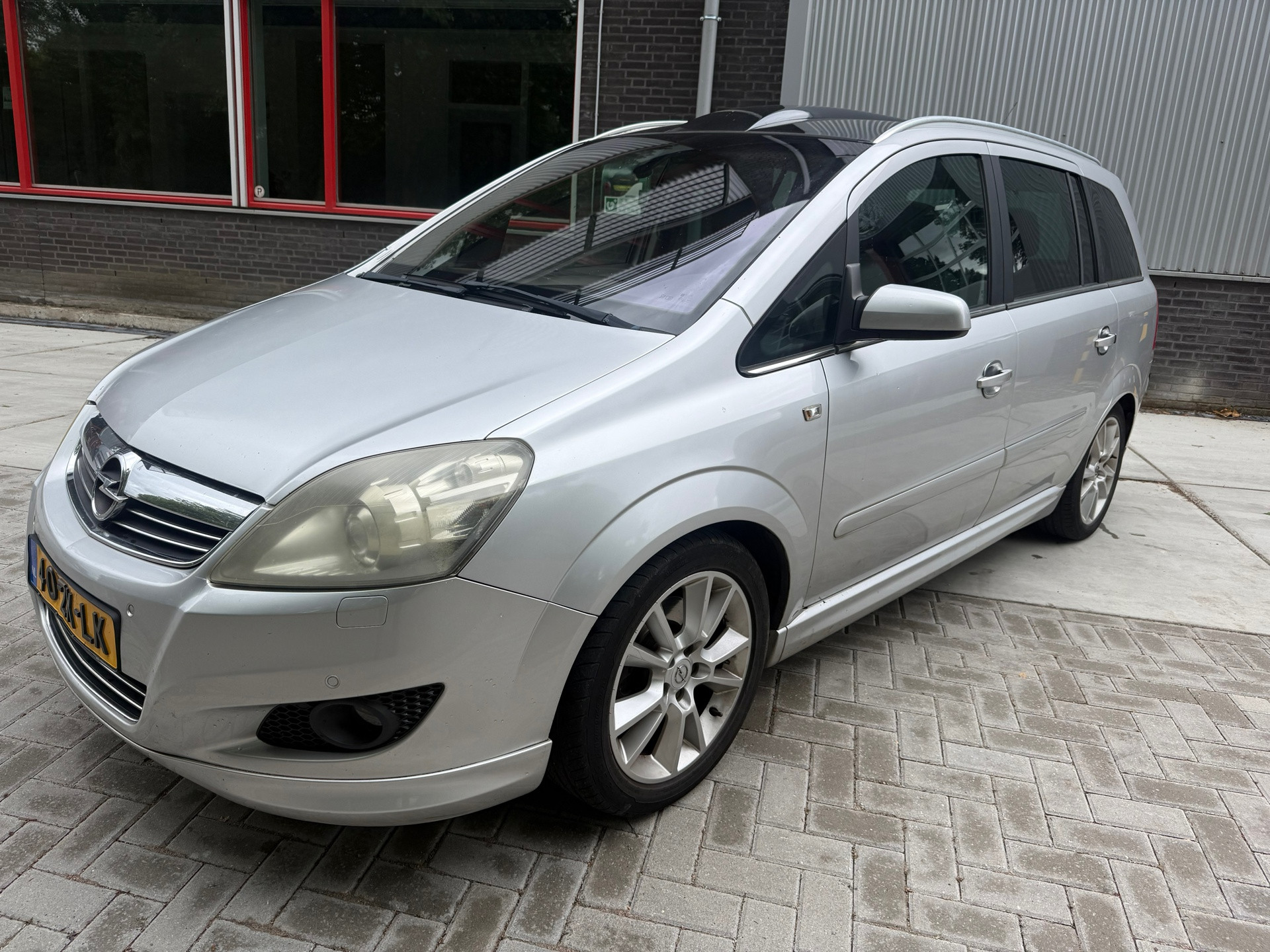 Opel Zafira 2.2 Cosmo 7PERSOONS PANO NAVI 2008 - voorkant