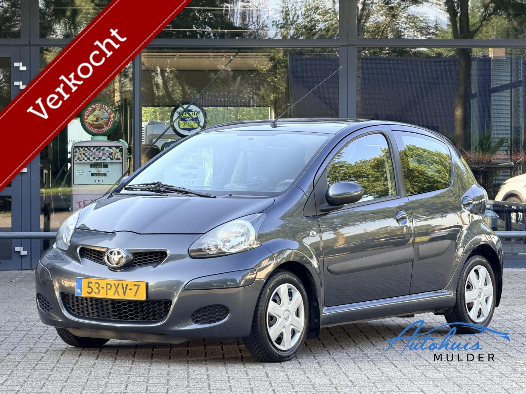 Toyota Toyota Aygo 1.0-12V Comfort Navigator | Automaat | Airco | Navigatie | Panoramadak 2011 - voorkant