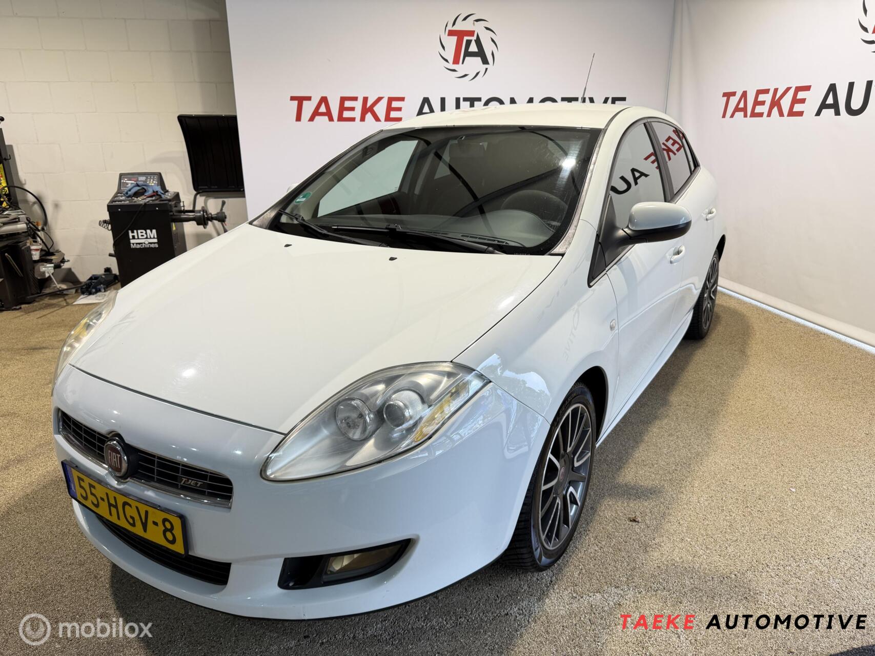Fiat Fiat Bravo 1.4 T-Jet Corporate CRUISE/CLIMA/PANO/SENSOR/APK 2008 - voorkant