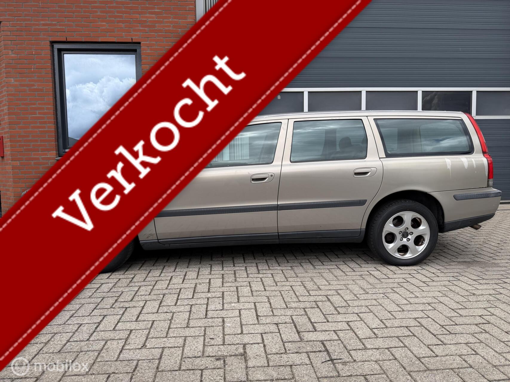 Volvo V70 2.4 Comfort Line - apk 12-2026 - trekhaak - 2001 - voorkant