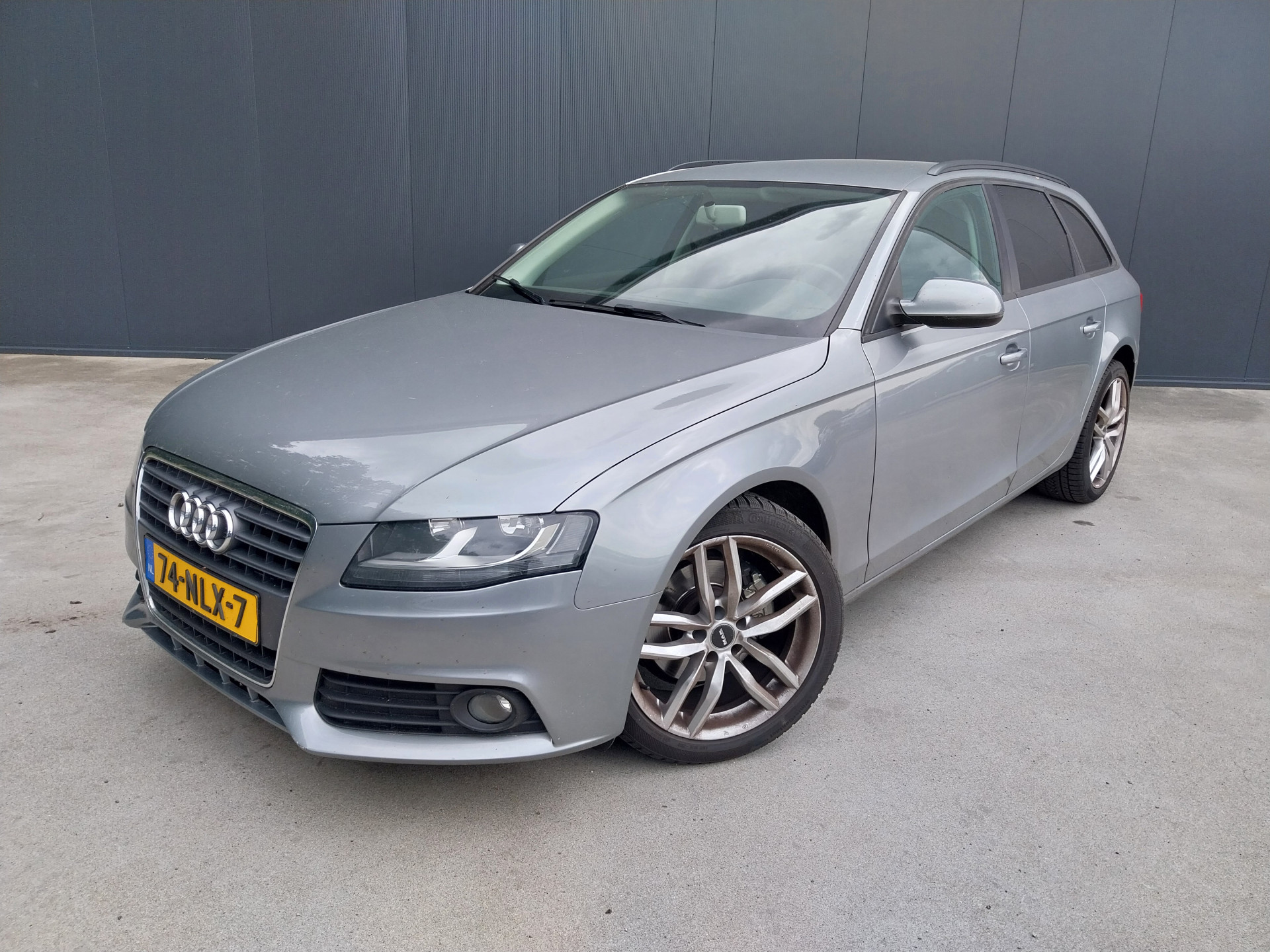Audi Audi A4 1.8 TFSI Pro Line Business DISTRIBUTIEKETTING OPGEREKT 2010 - voorkant