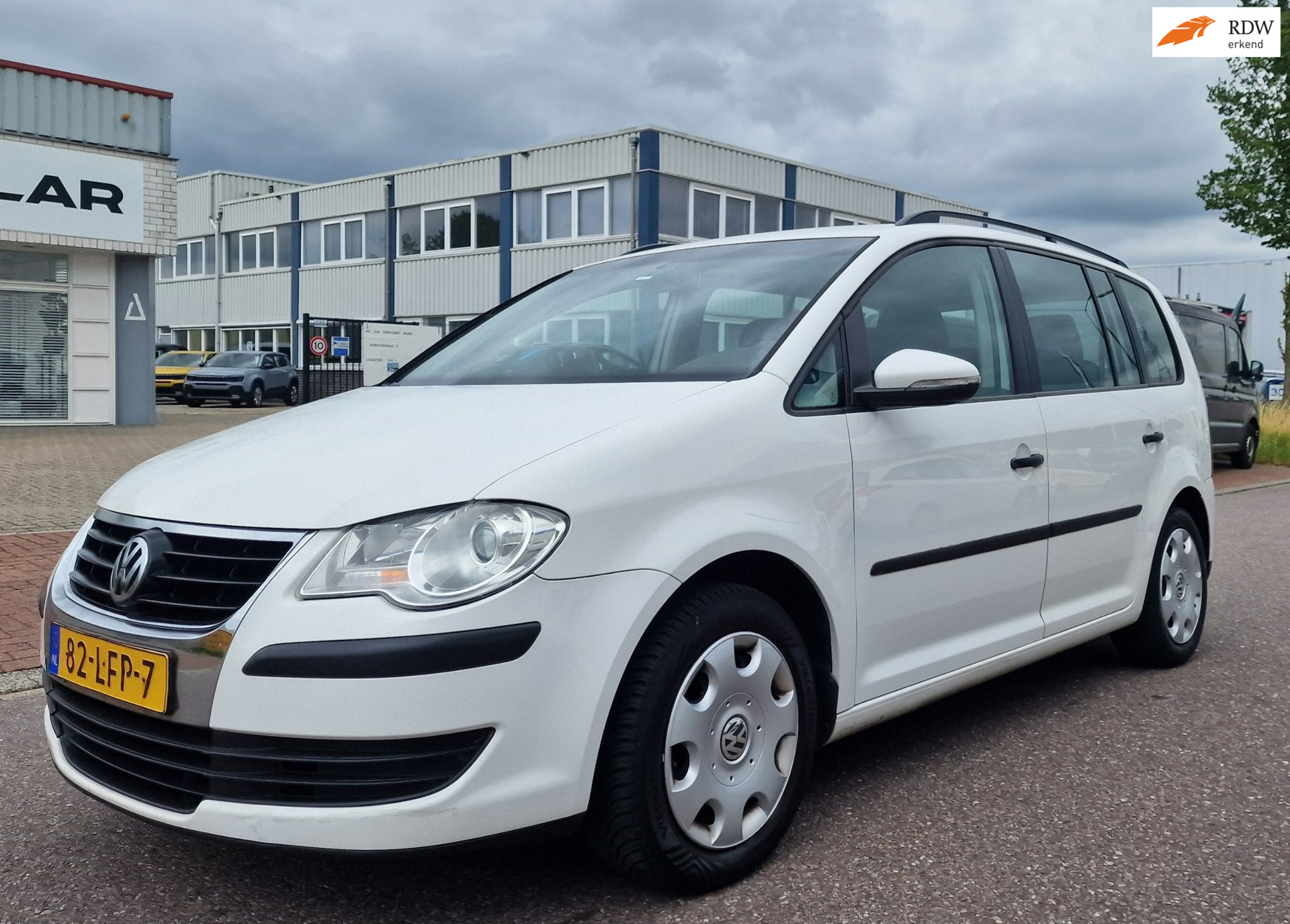 Volkswagen Touran 1.4 TSI Trendline AUTOMAAT NAVI PSENSOR CRUISE 2010 - voorkant
