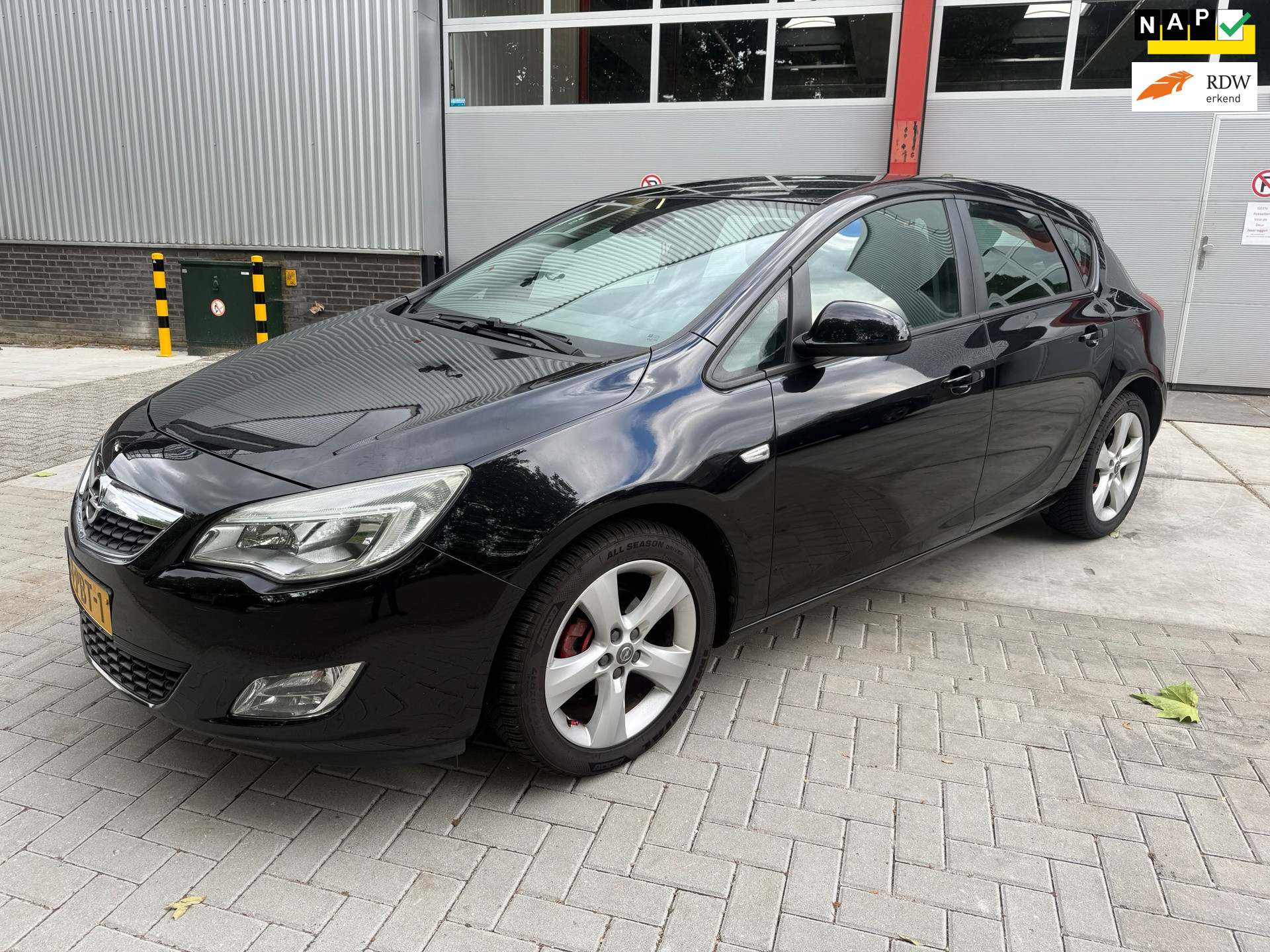 Opel Astra 1.4 Turbo Edition 2011 - voorkant