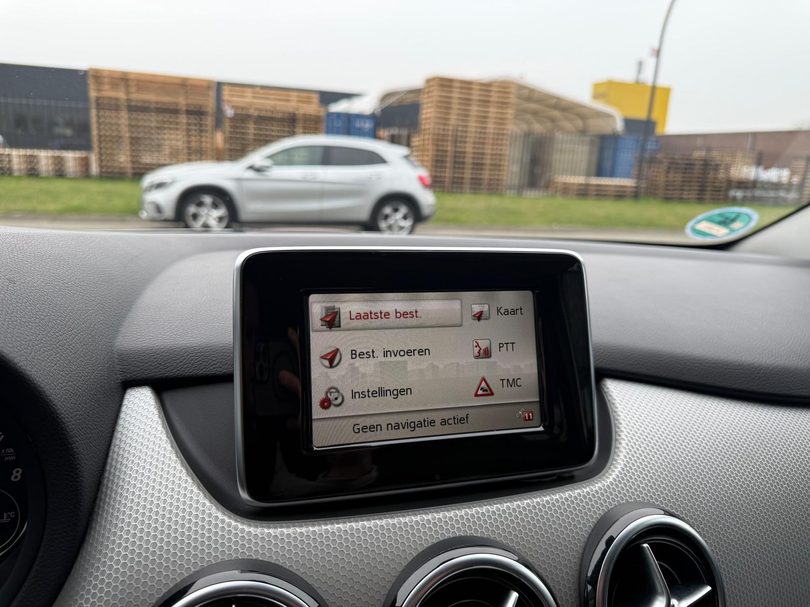 Foto van Mercedes-Benz B 180
