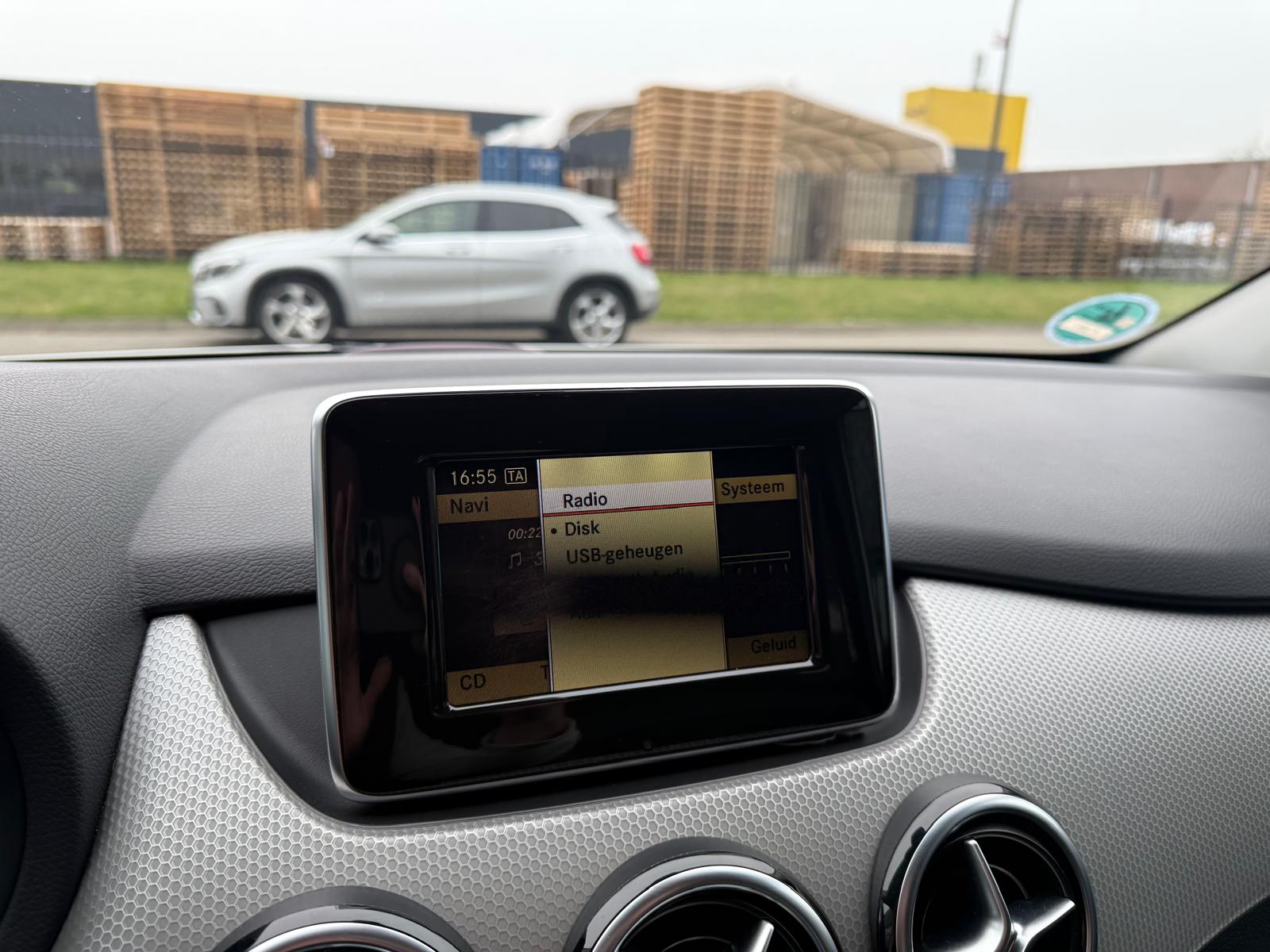 Foto van Mercedes-Benz B 180