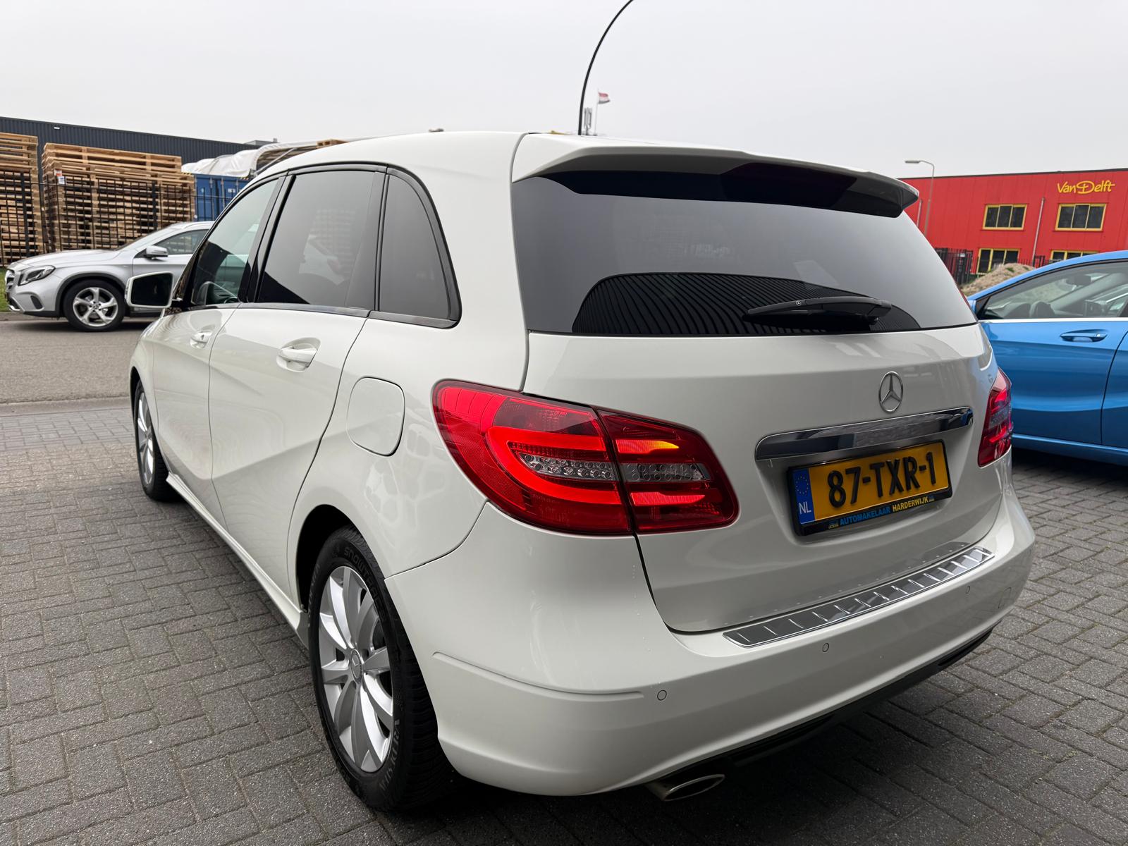 Foto van Mercedes-Benz B 180