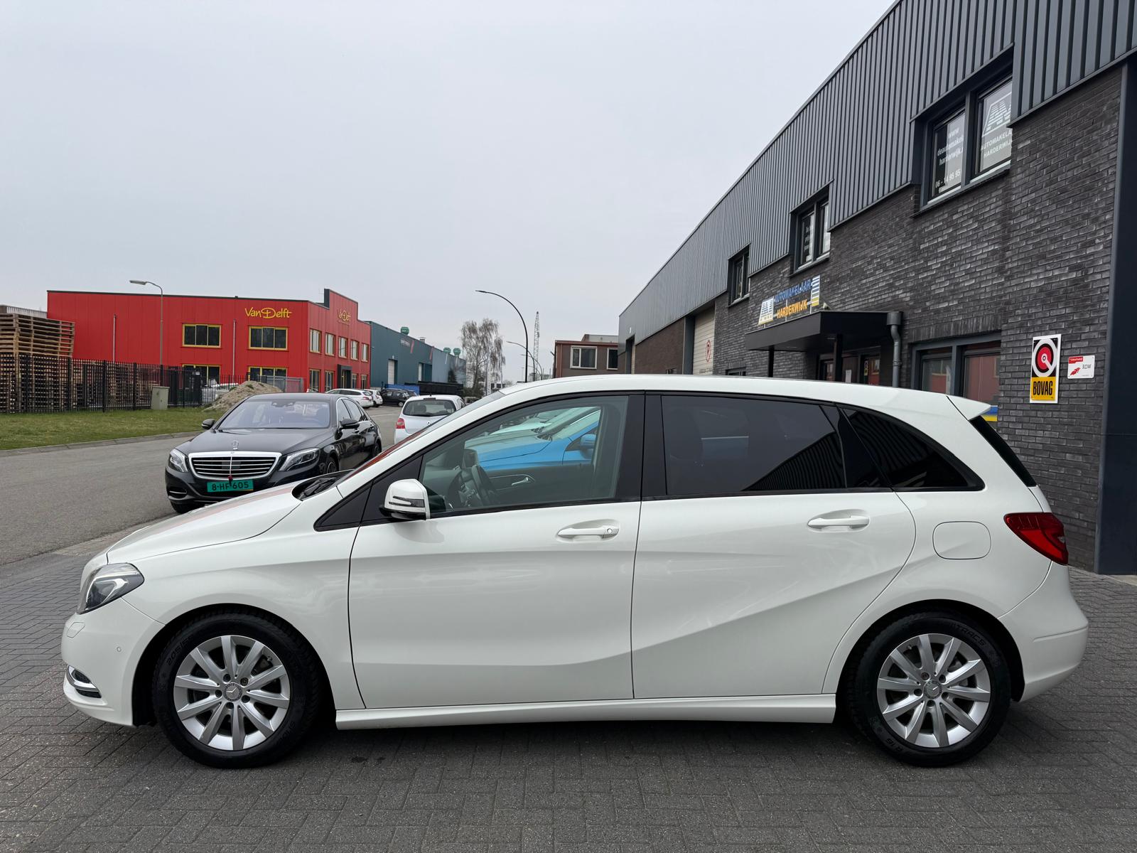 Foto van Mercedes-Benz B 180