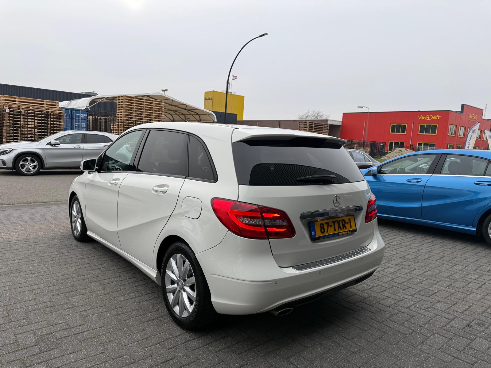 Foto van Mercedes-Benz B 180