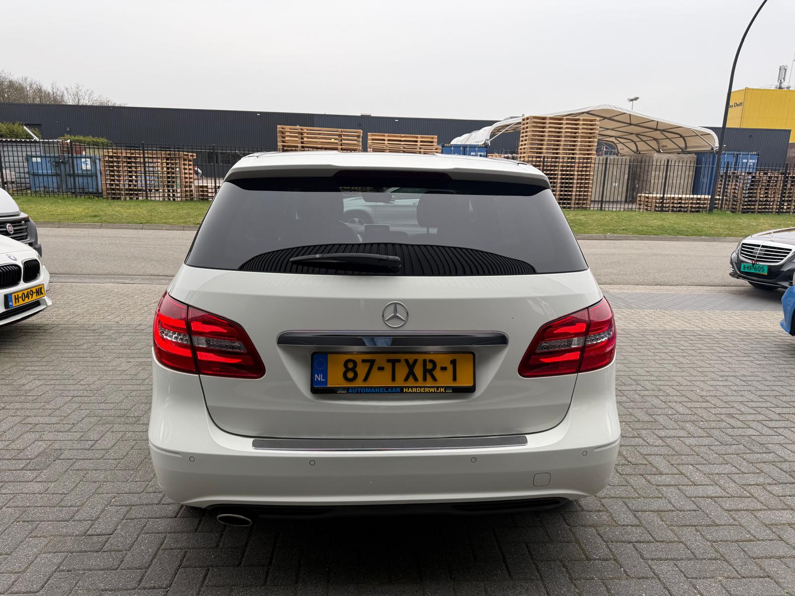 Foto van Mercedes-Benz B 180