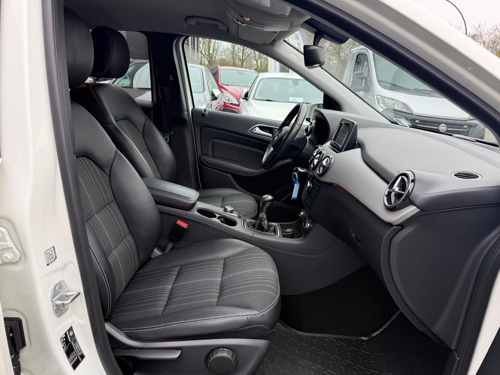 Foto van Mercedes-Benz B 180