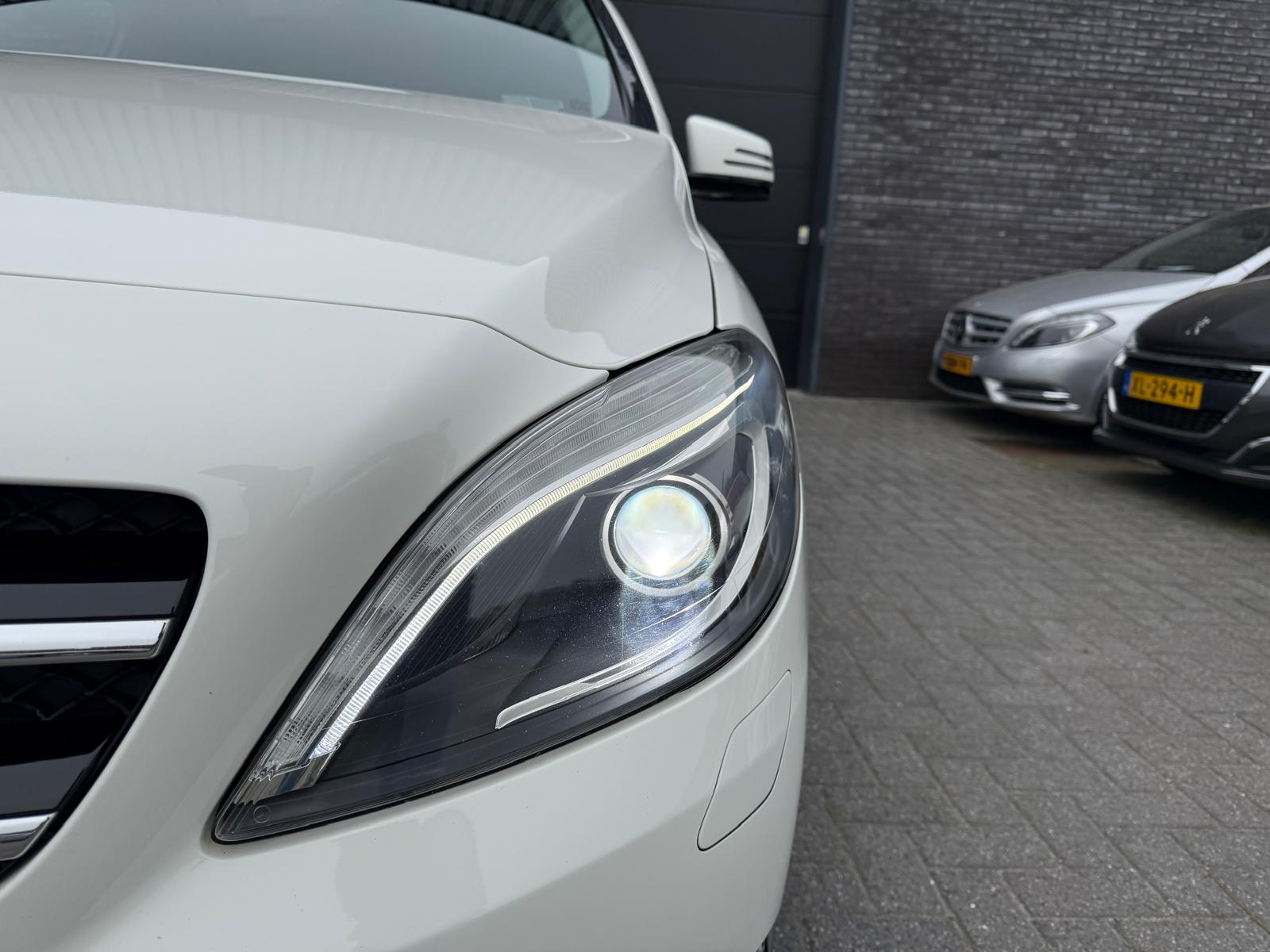 Foto van Mercedes-Benz B 180