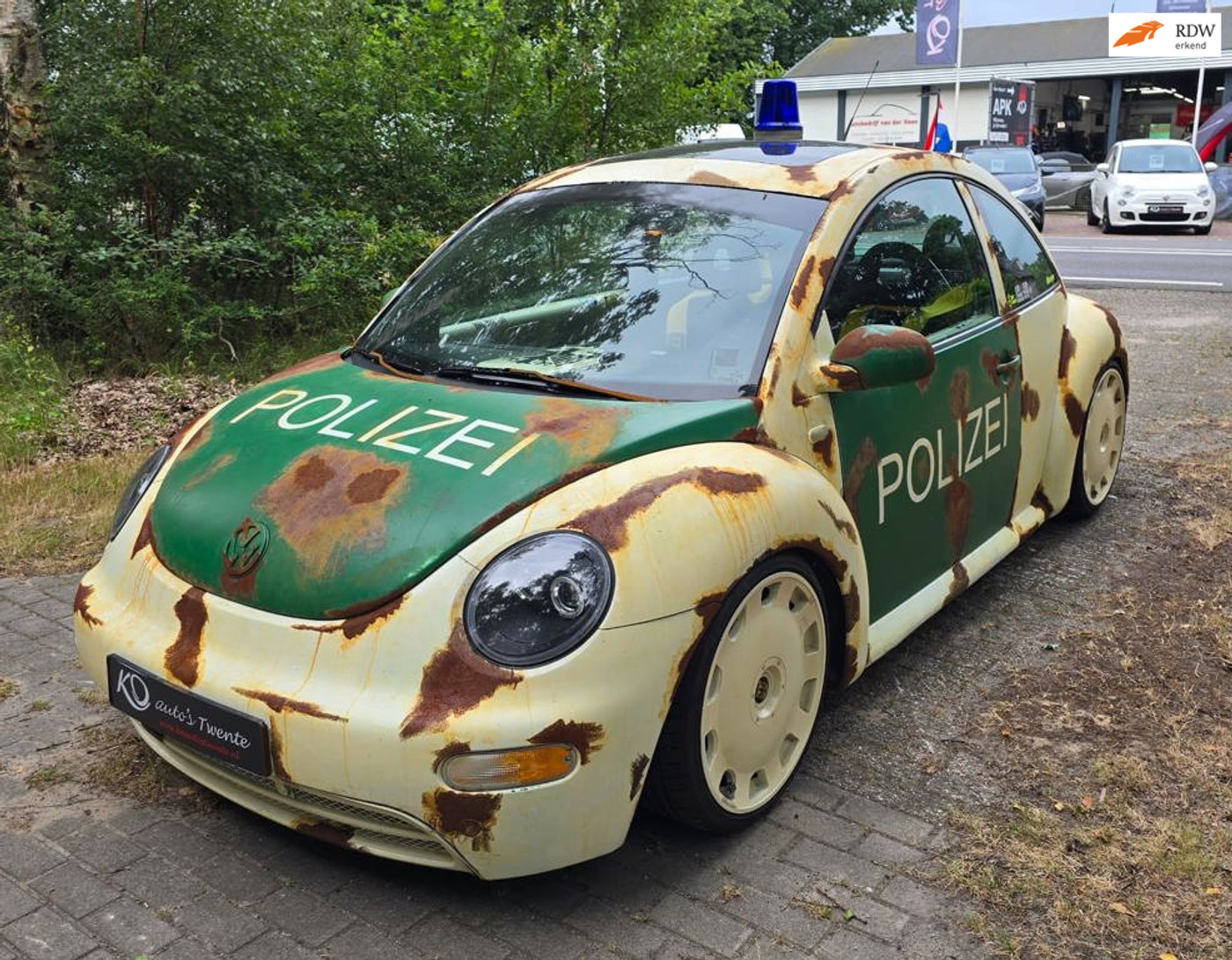 Volkswagen New Beetle 2.0 Highline nw apk | airco | cruise 2001 - voorkant
