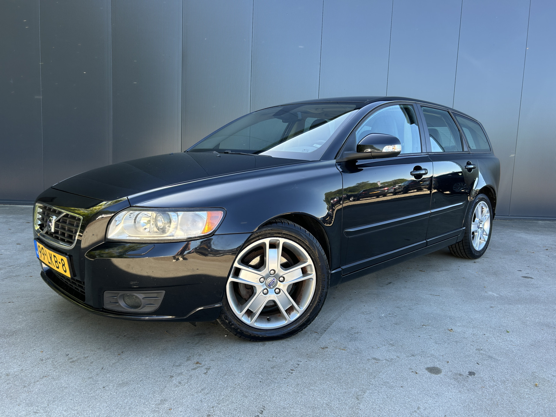 Volvo V50 1.6D Sport Xenon Leer Elec Stoel Stoelverw Clima Pdc Trekhaak 2010 - voorkant