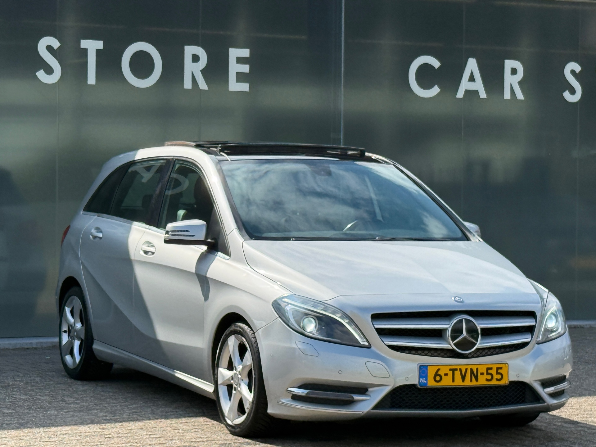 Foto van Mercedes-Benz B 180
