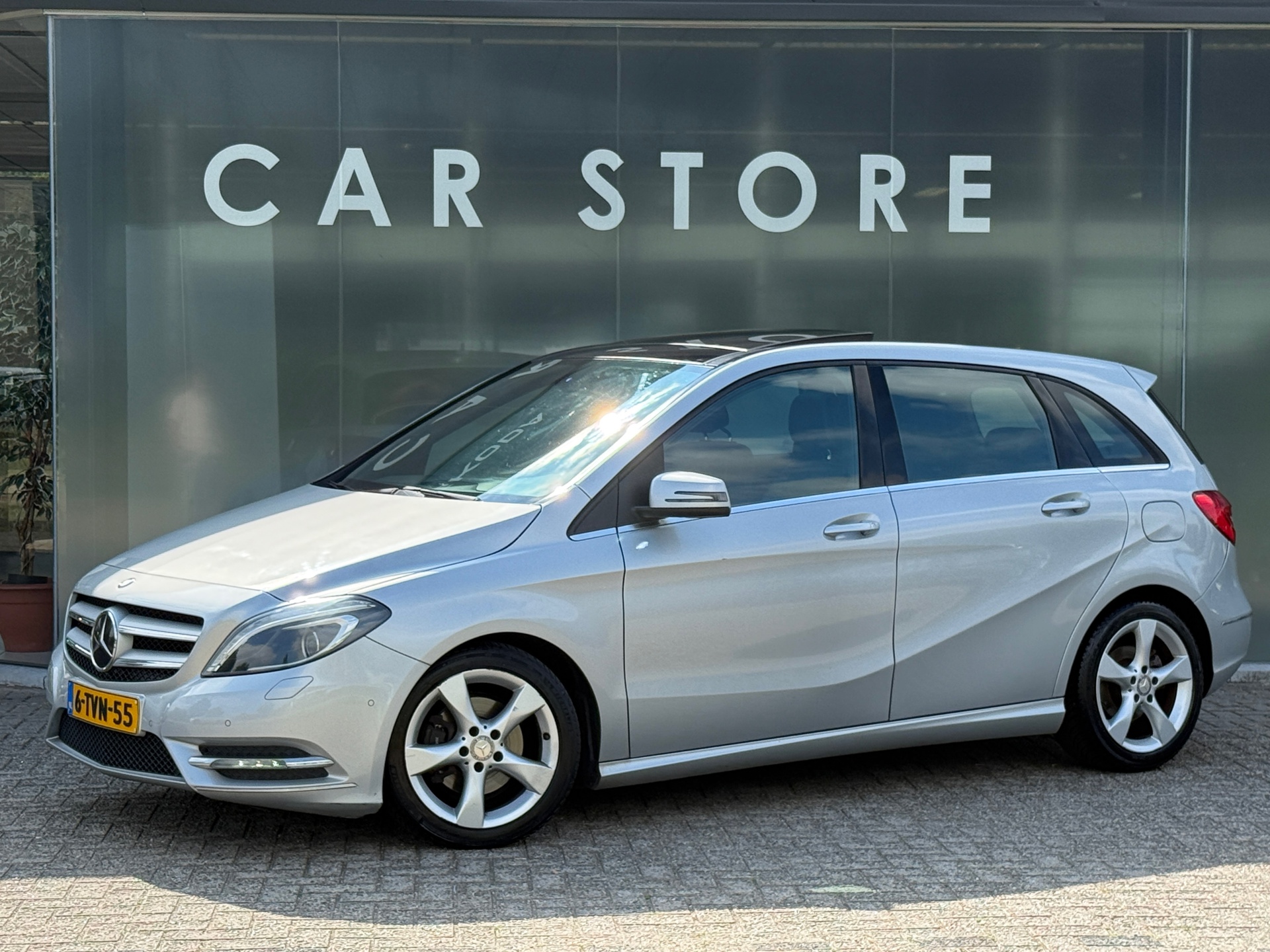 Mercedes-Benz B 180 180 Ambition Pano|Navi|PDC|Trekhaak 2014 - voorkant