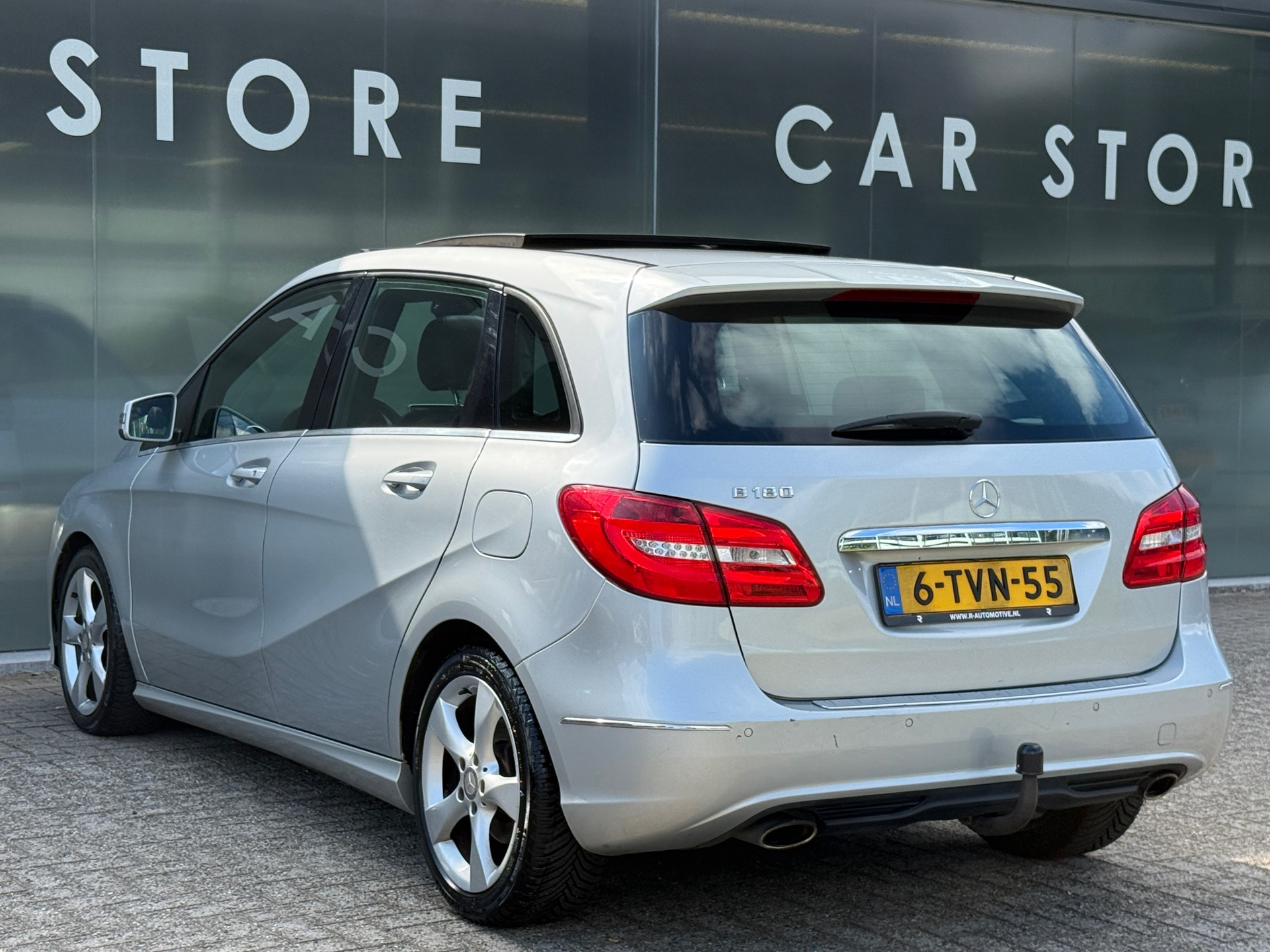 Foto van Mercedes-Benz B 180