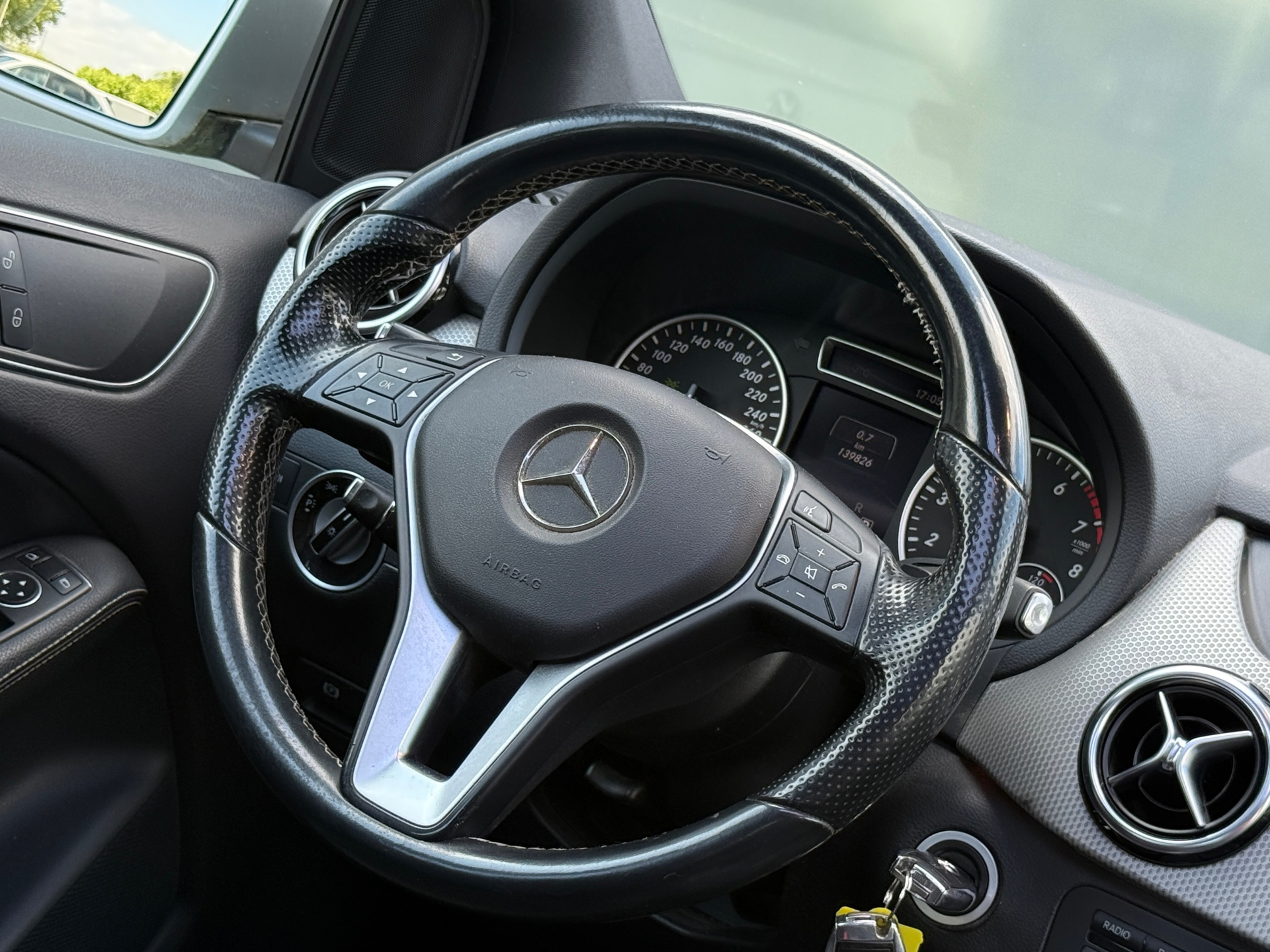 Foto van Mercedes-Benz B 180