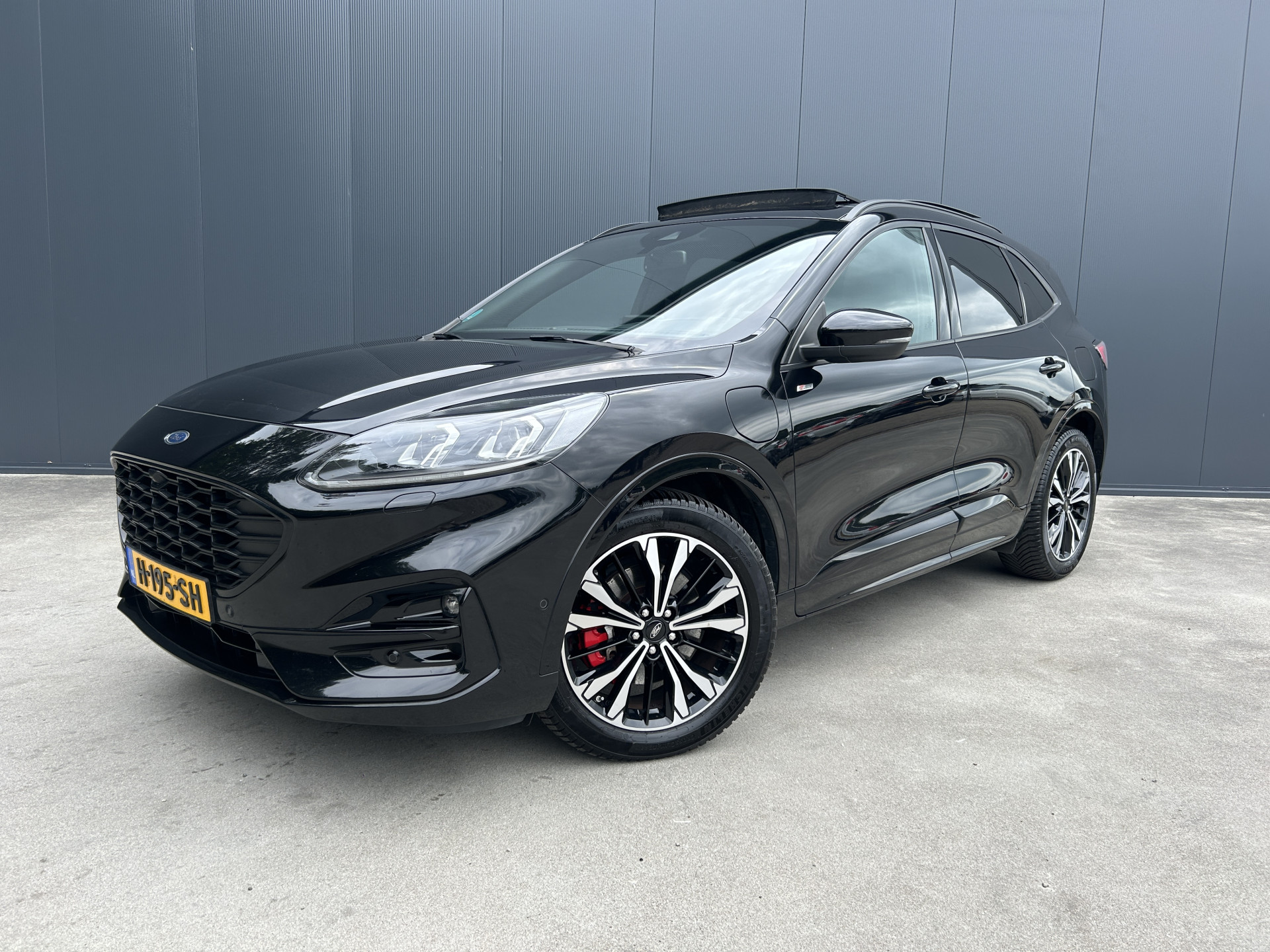 Ford Kuga 2.5 PHEV ST-Line X 1e EIGENAAR PANO DAK BANG & OLUFSEN ADAPT CRUISE TREKHAAK NAVI ECC 2020 - voorkant