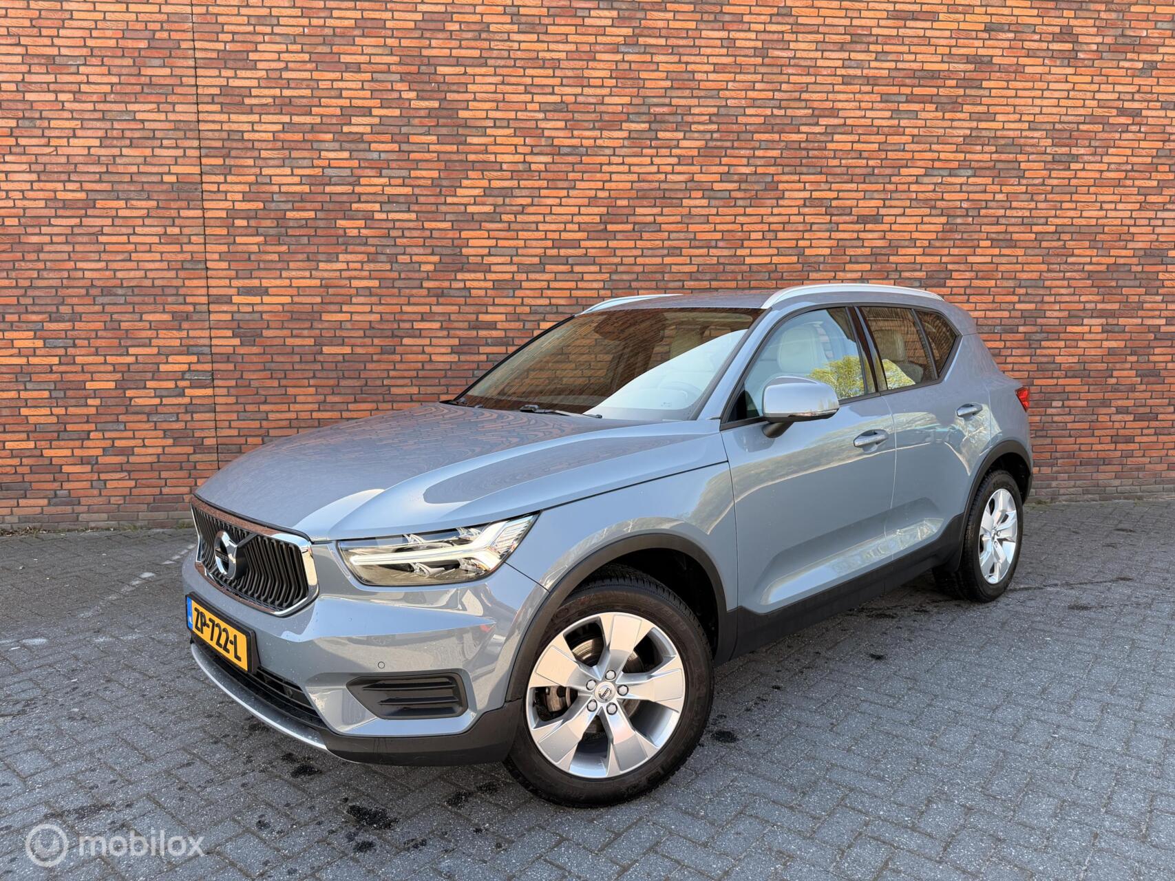 Volvo XC40 1.5 T3 Momentum Pro Dealer auto carplay 2019 - voorkant