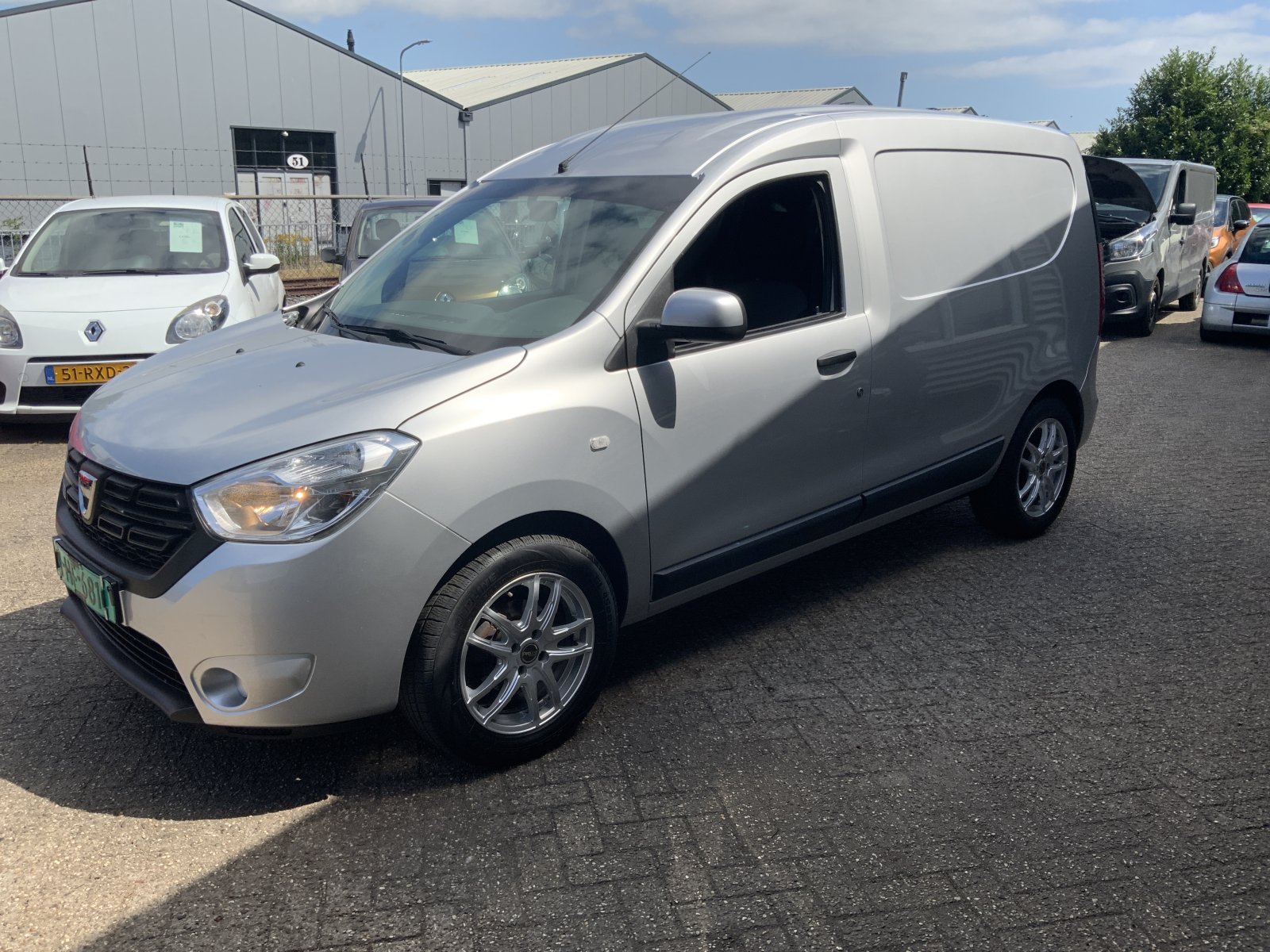 Dacia Dokker 1.6 MPI 100 Basic 2018 - voorkant