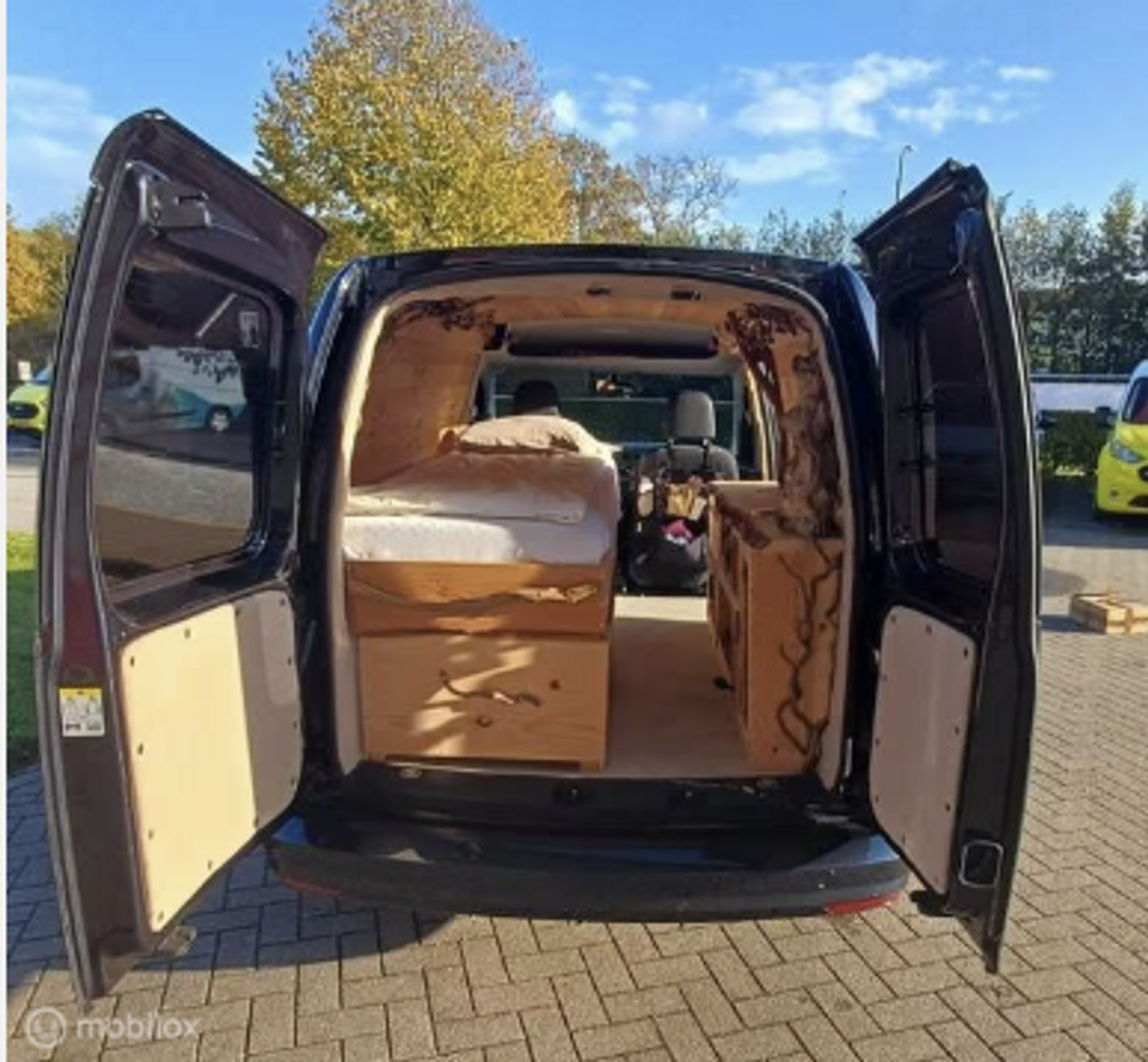 Foto van Volkswagen Caddy Modified Partition Wall