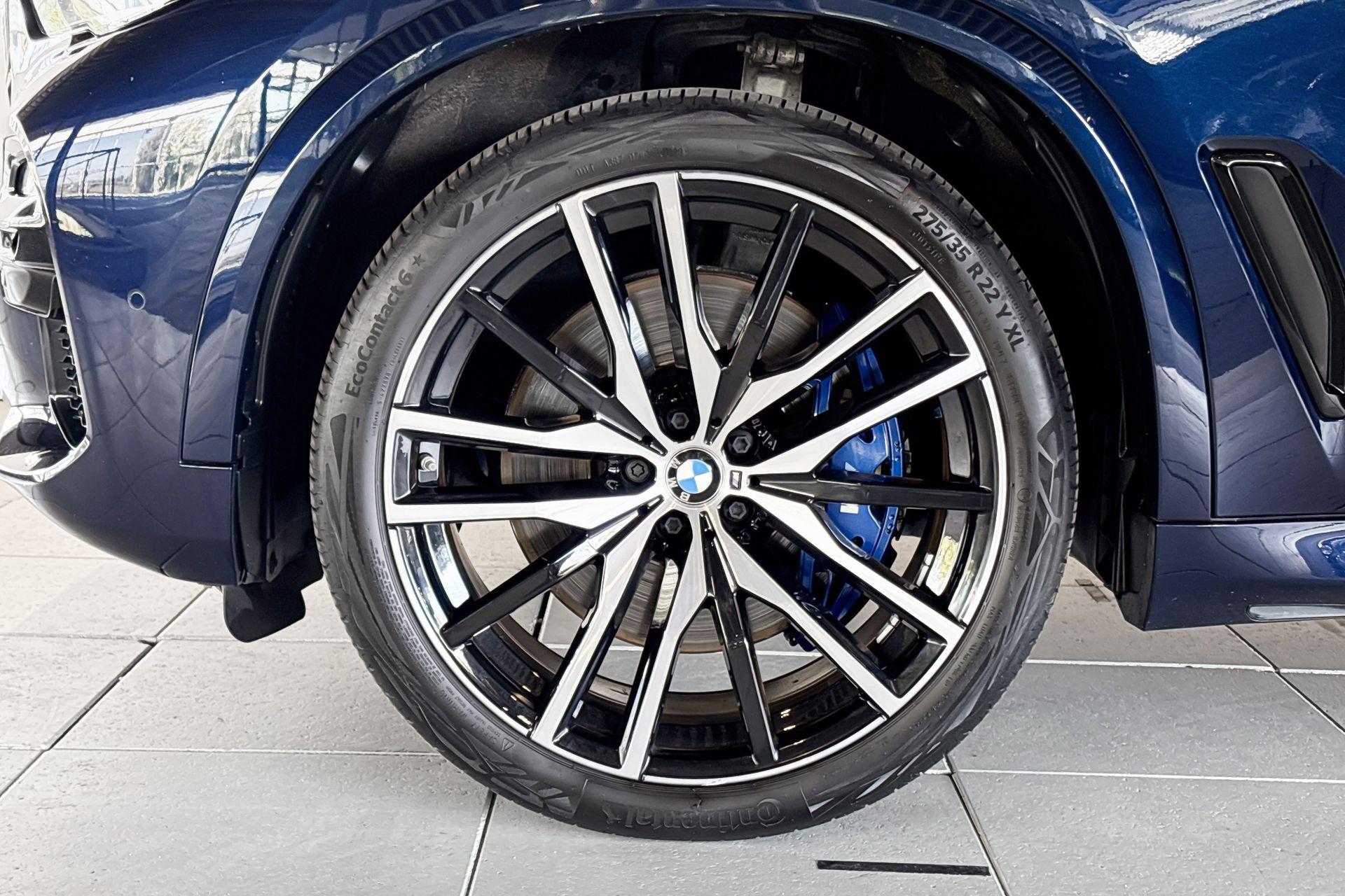Foto van BMW X5 M50d