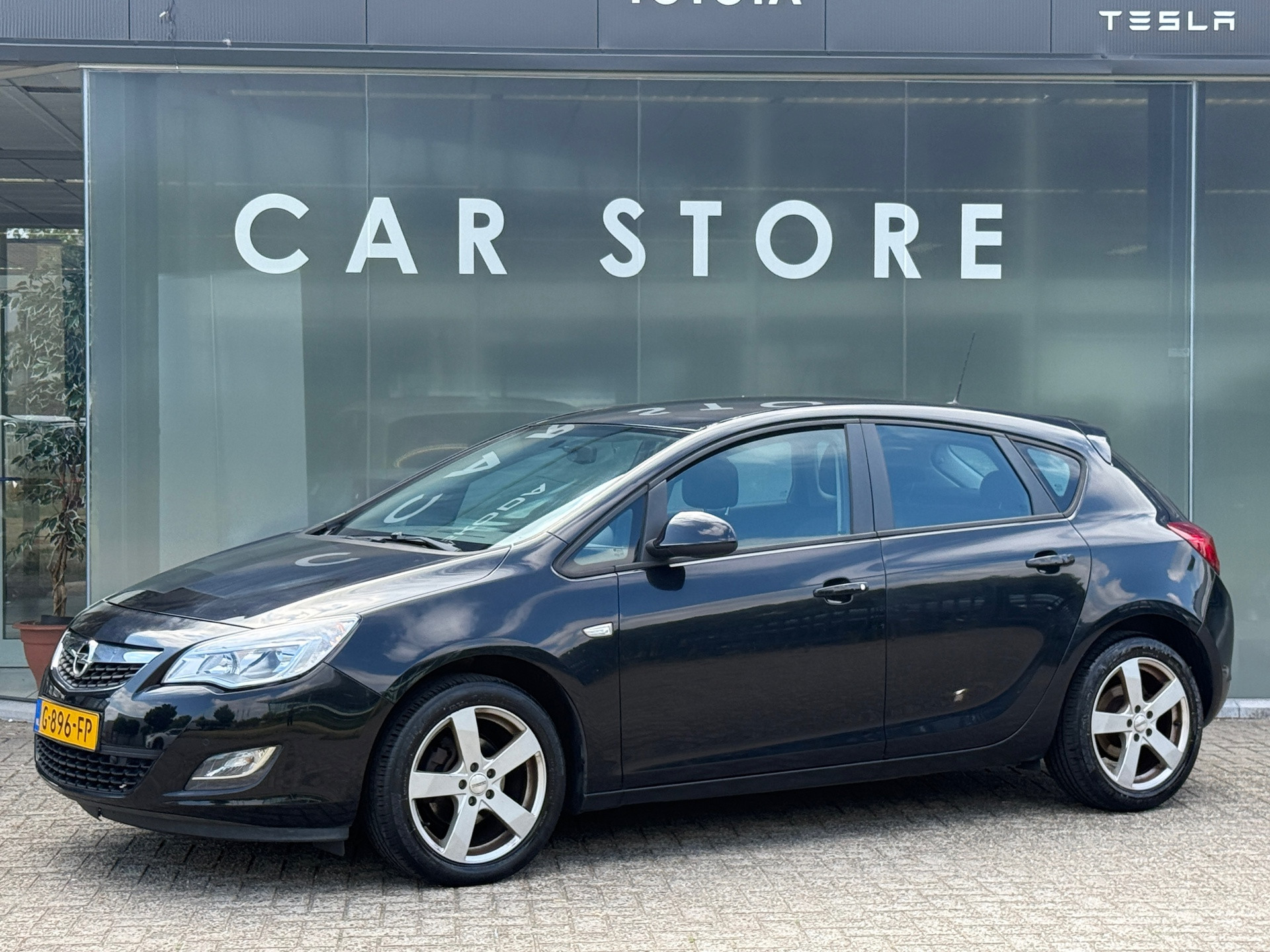 Opel Astra 1.4 Edition Airco Stoelverwarming PDC Trekhaak 2010 - voorkant