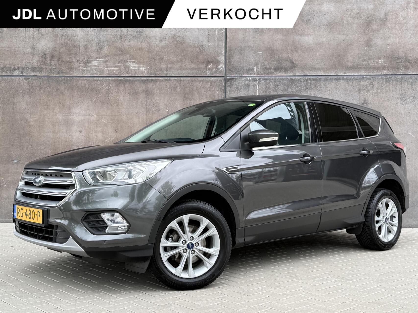 Ford Kuga 1.5 EcoBoost Titanium | trekhaak | Xenon | Dealer onderhoud | Camera | Navigatie | 2017 - voorkant
