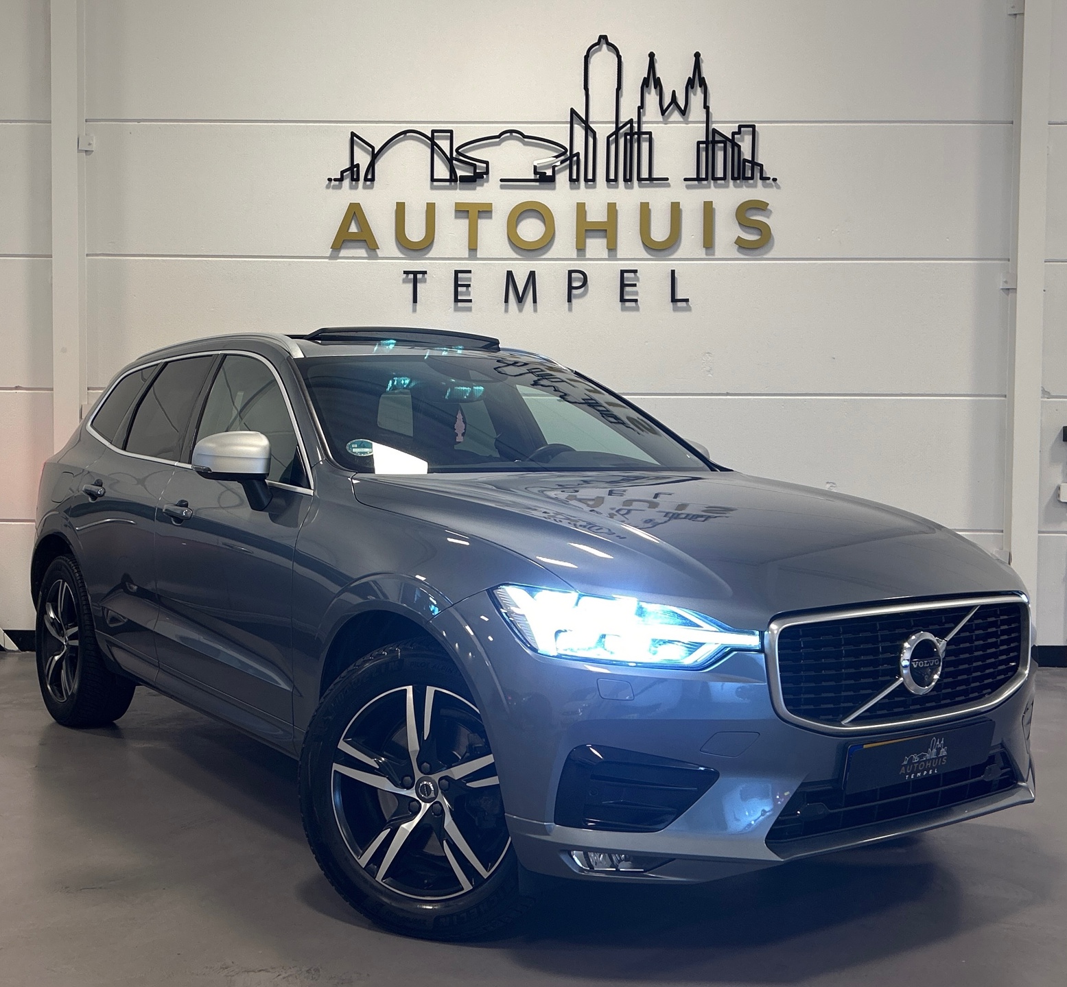 Volvo Xc60 2.0 D5 AWD R-Design Automaat HUD Pano Trekhaak Climate Cruise Led Stoelverw VOL 2017 - voorkant
