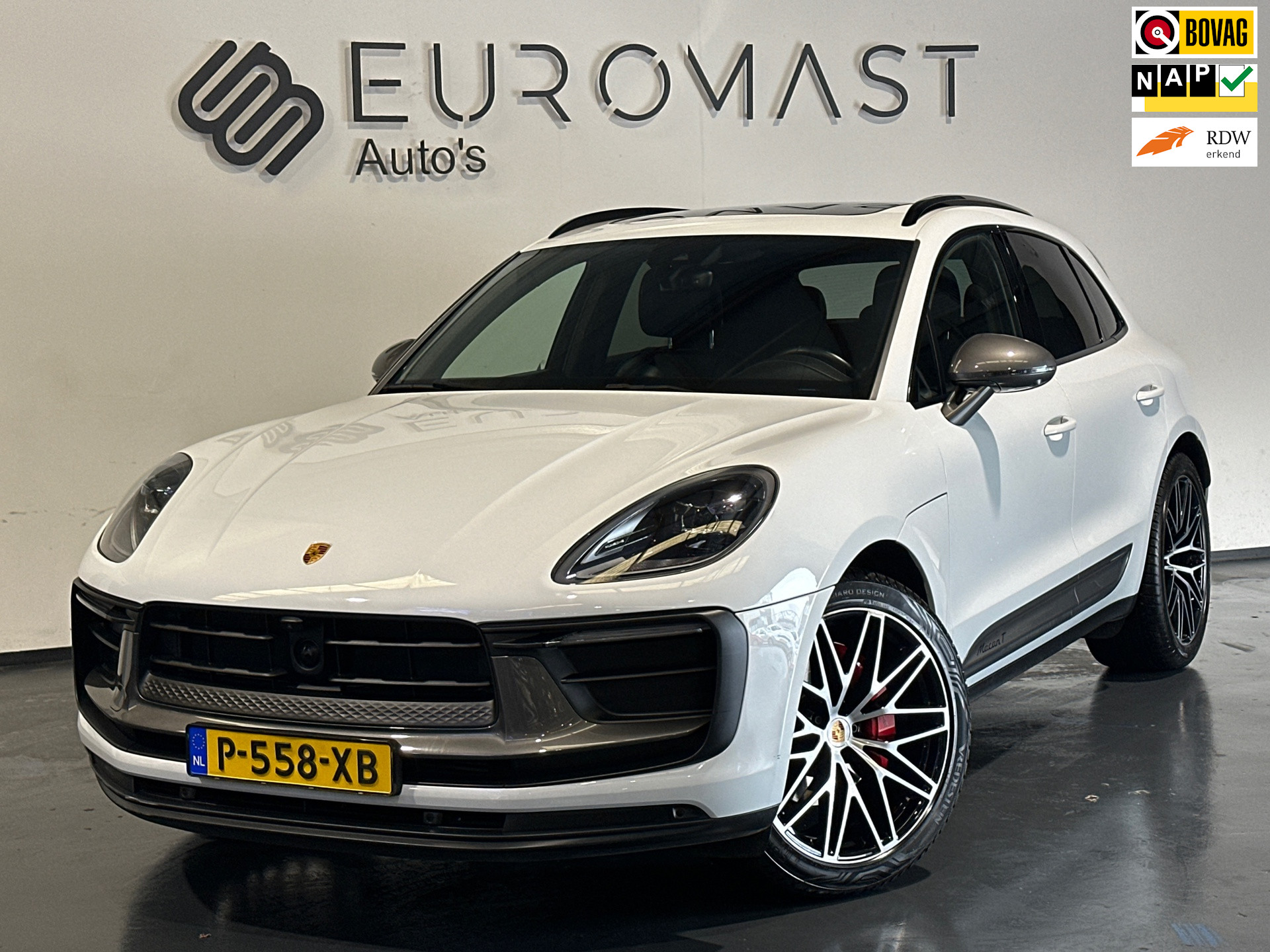 Porsche Macan T 2.0 T Panoramadak  Luchtvering  Bose  Camera  Ambient light 2022 - voorkant