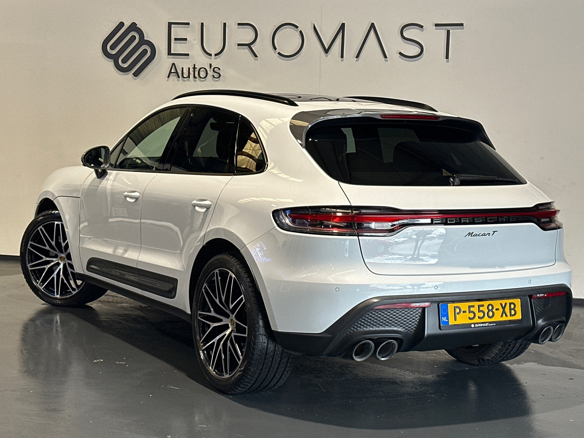 Foto van Porsche Macan T