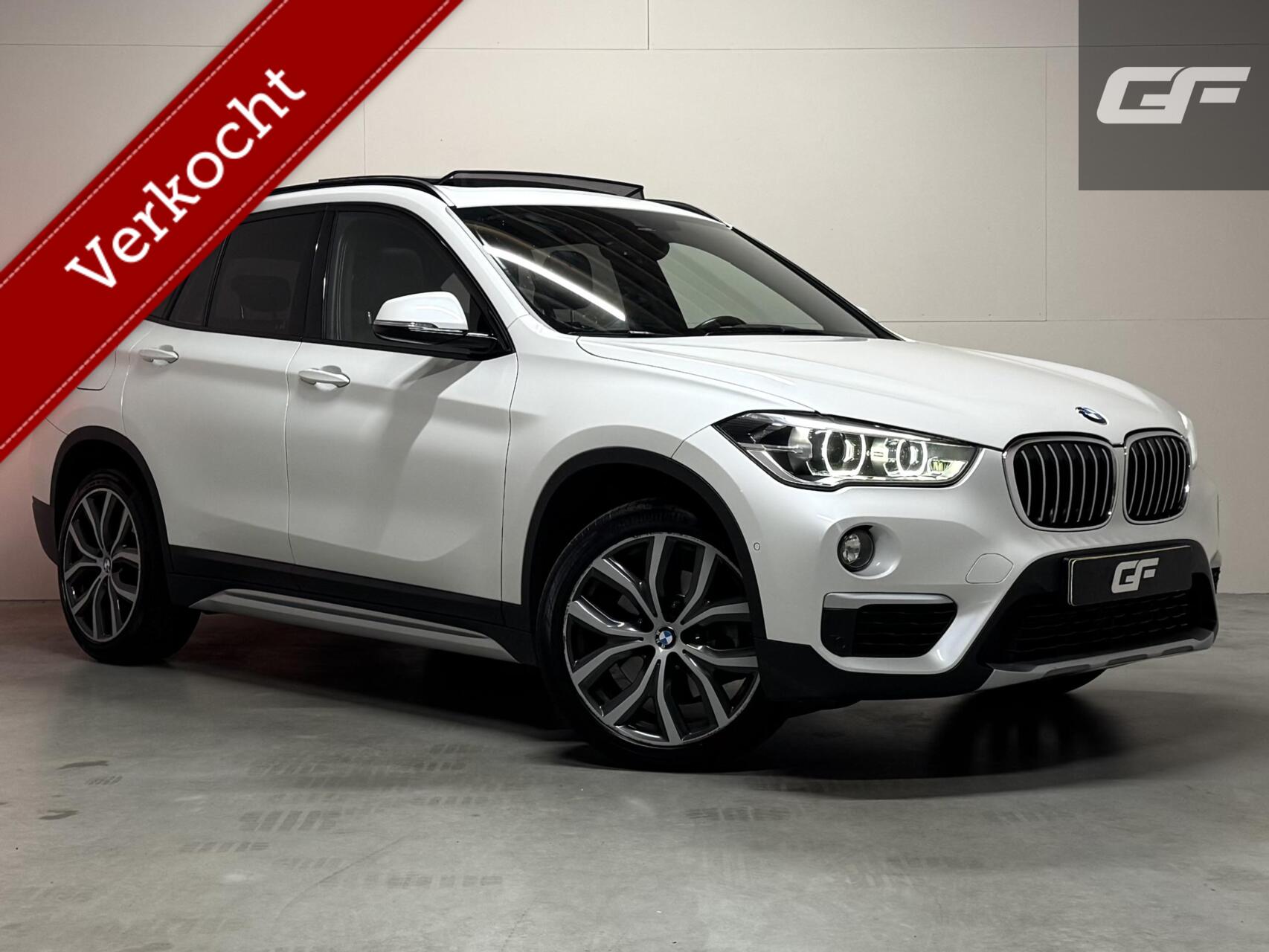 BMW X1 Sdrive20i sDrive20i Sport Pano Leer H/K HUD Sfeerverl NAP 2017 - voorkant