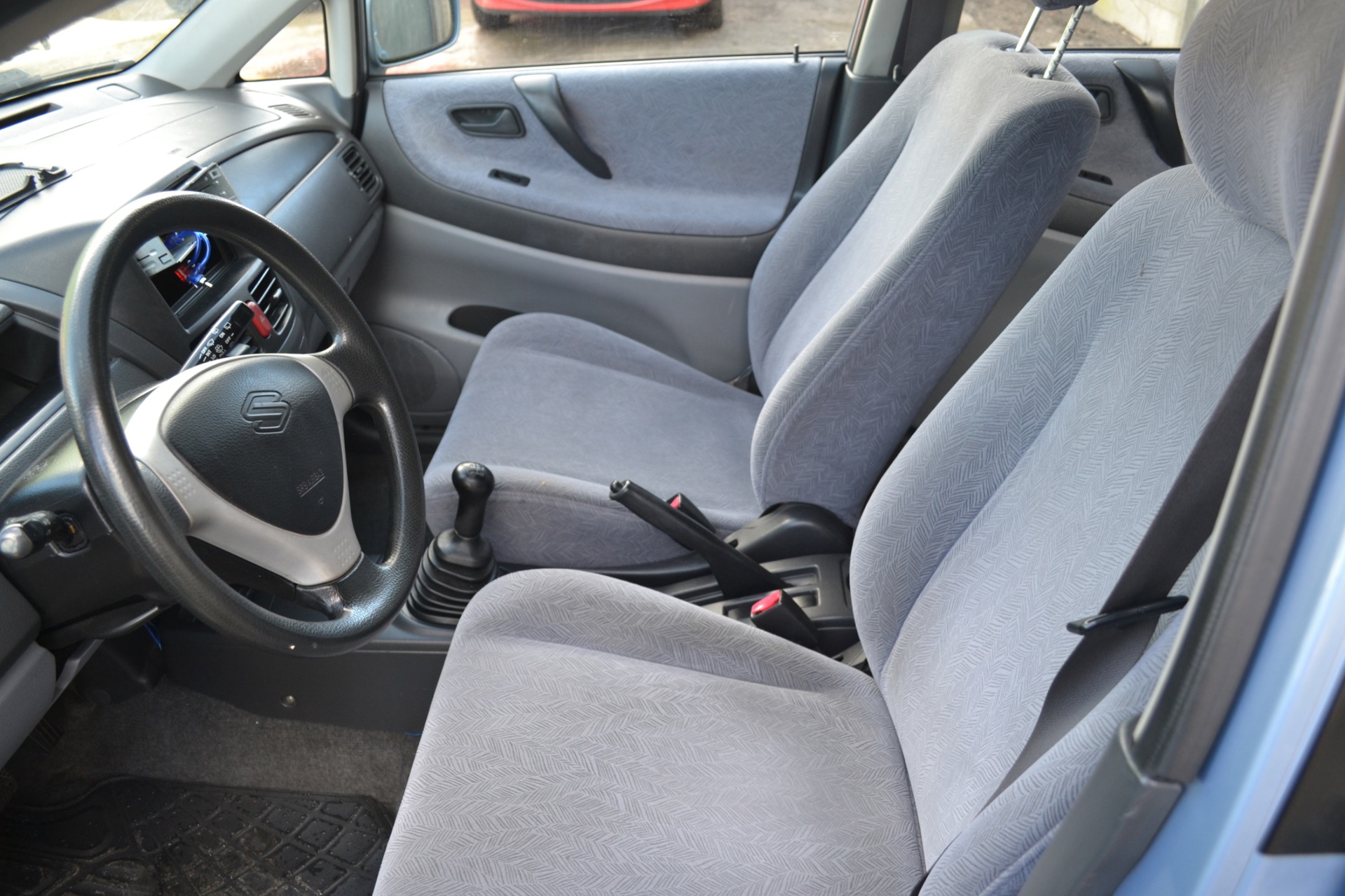 Foto van Suzuki Liana