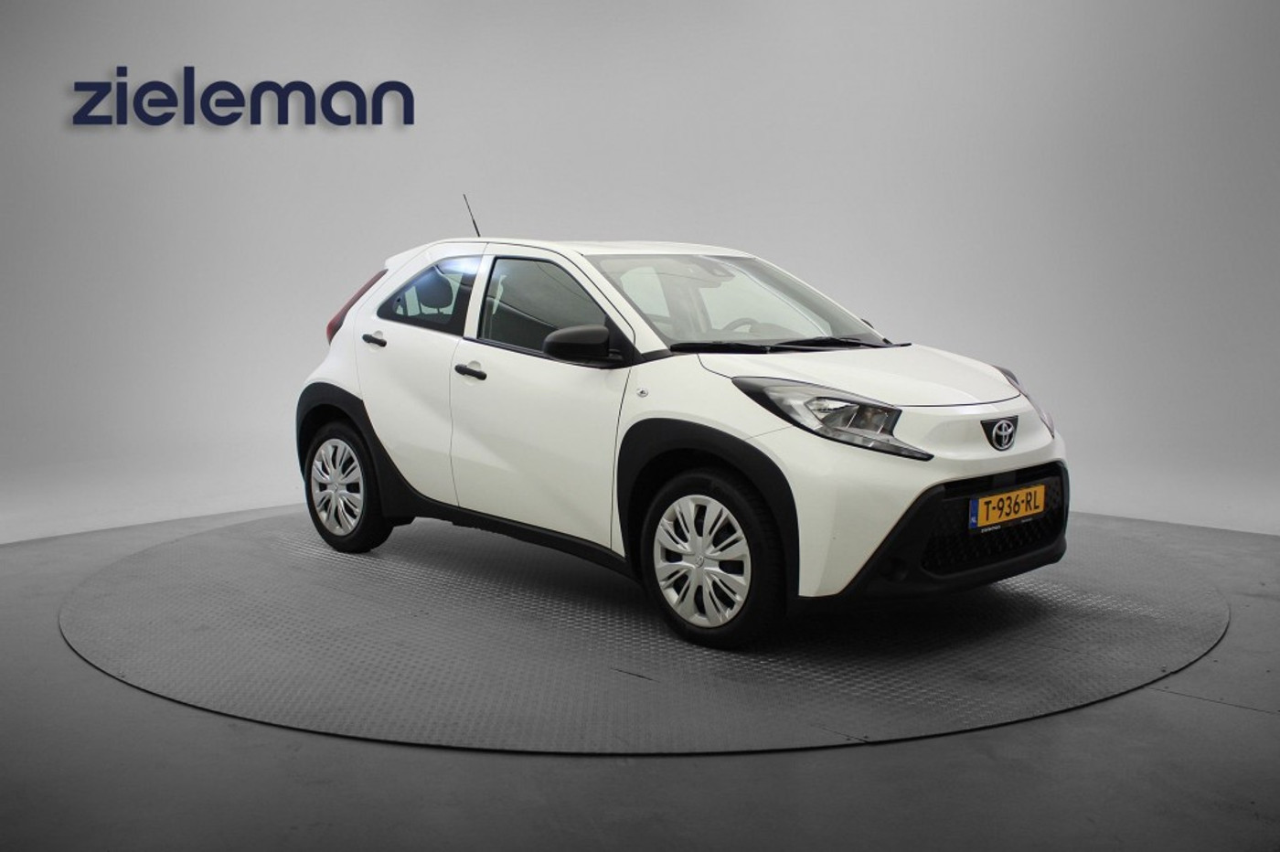 Toyota Toyota Aygo X 1.0 VVT-i MT - Carplay, adaptive Cruise, Airco 2023 - voorkant