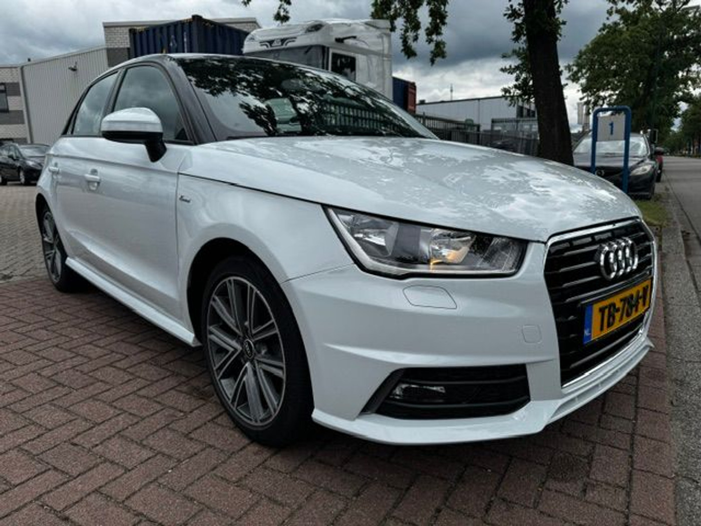 Audi A1 Sportback 1.0 TFSI 5deurs Advance S-Line 2018 - voorkant
