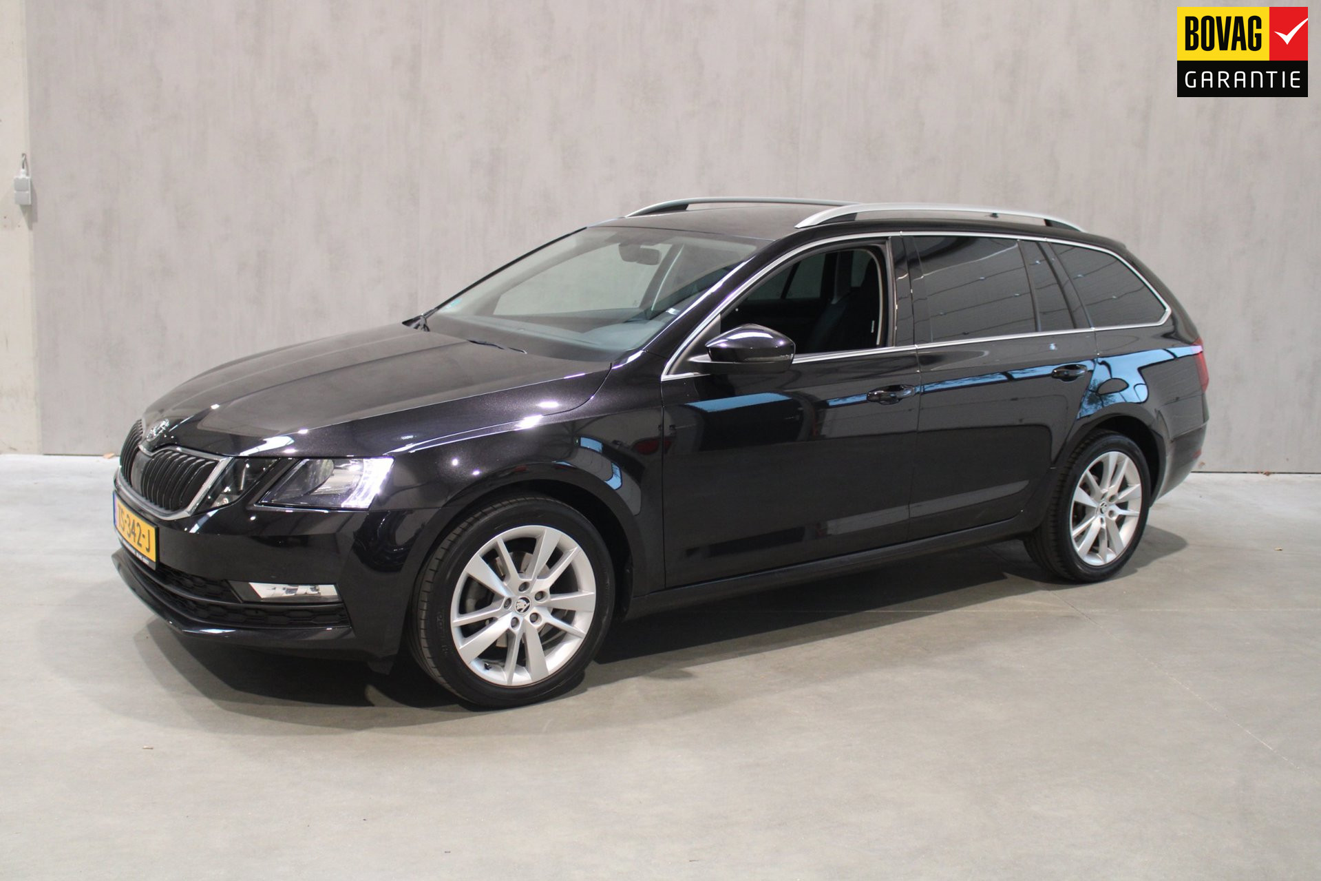 Skoda Octavia 1.5 TSI Greentech Style PDC/Trekhaak/Navi+carplay 2018 - voorkant