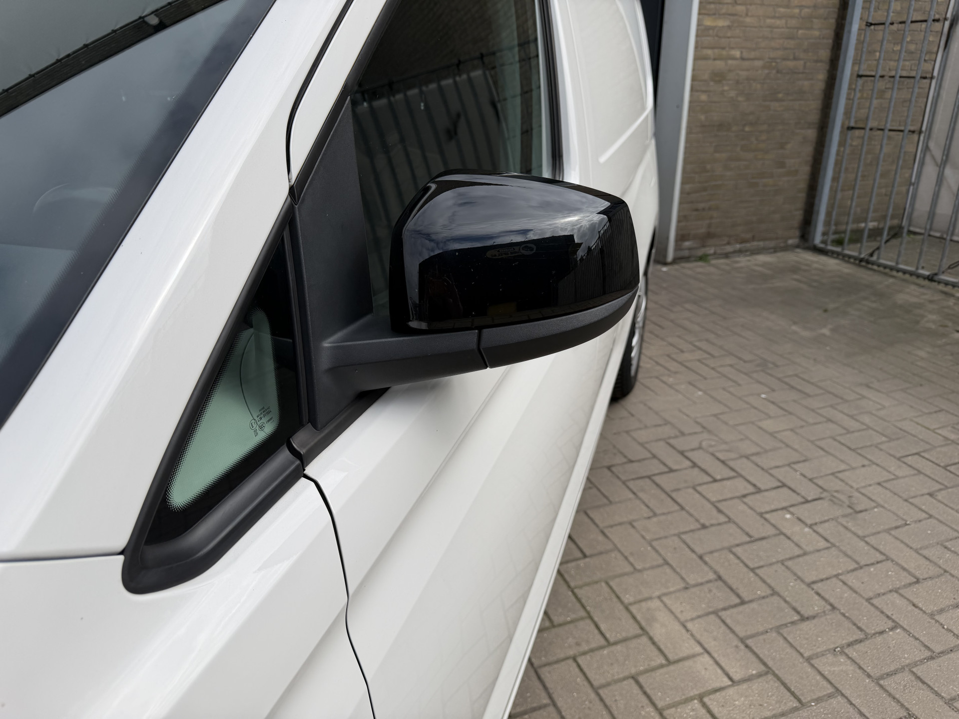 Foto van Volkswagen Caddy Modified Partition Wall