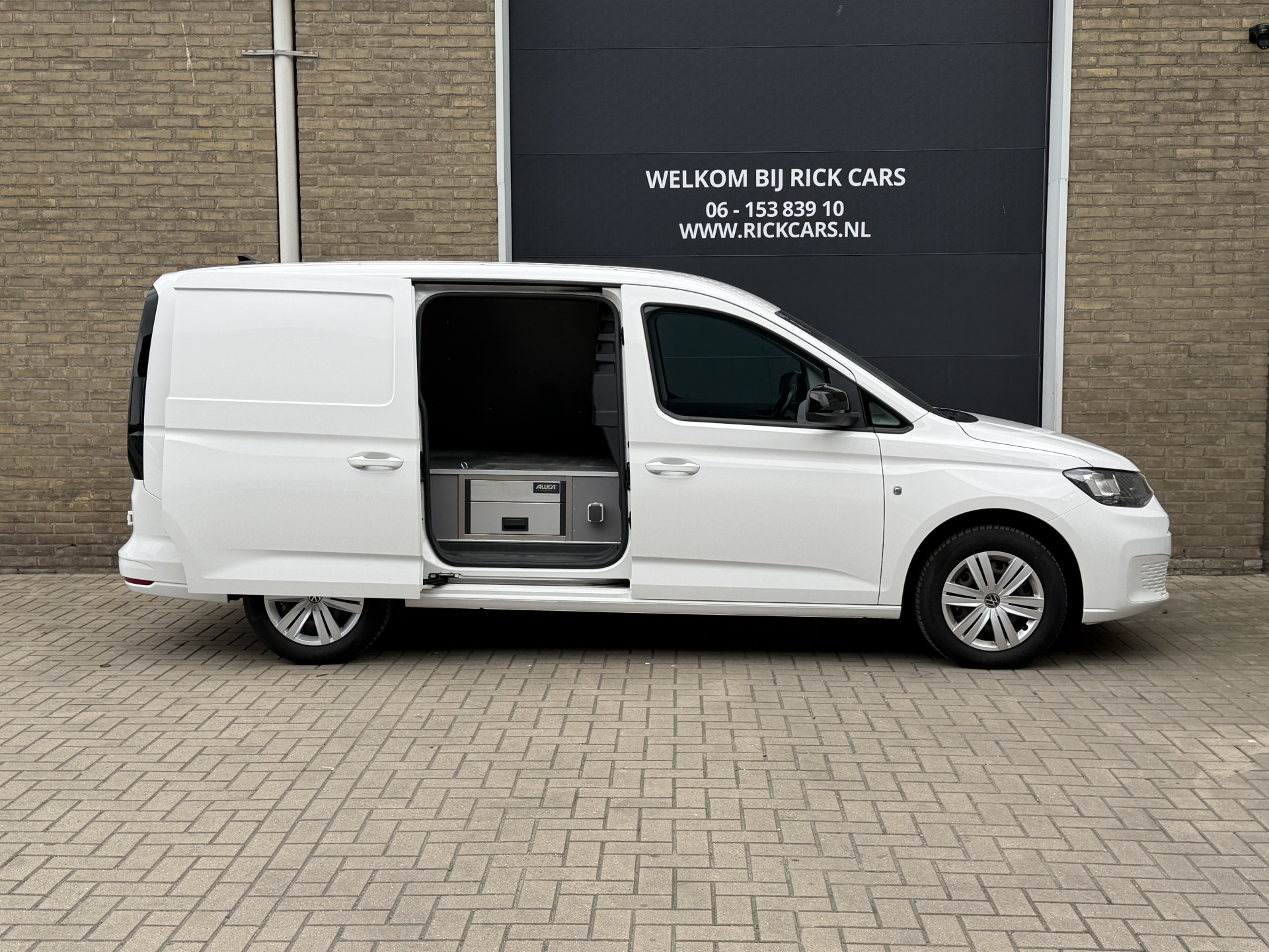 Foto van Volkswagen Caddy Modified Partition Wall
