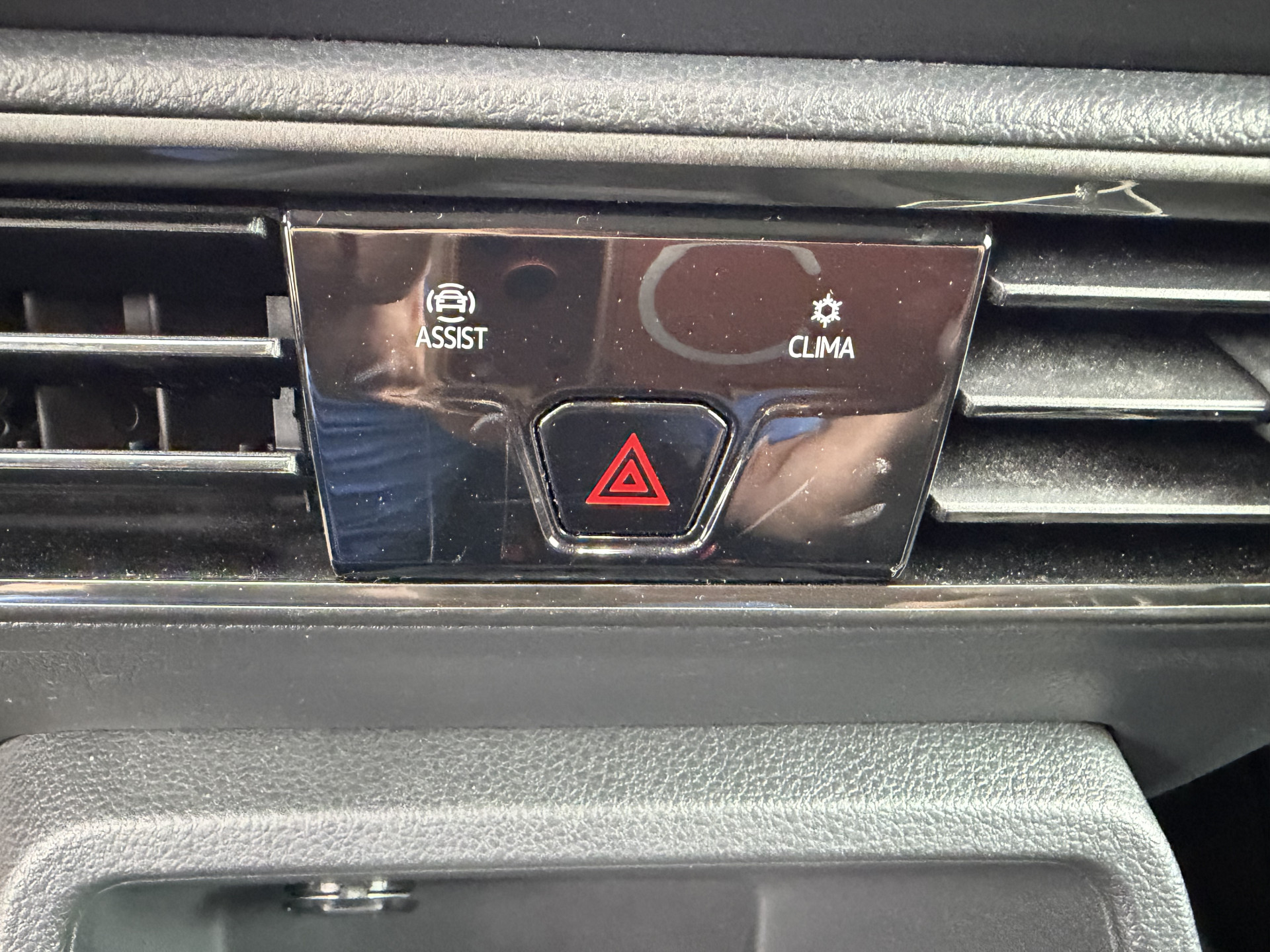 Foto van Volkswagen Caddy Modified Partition Wall