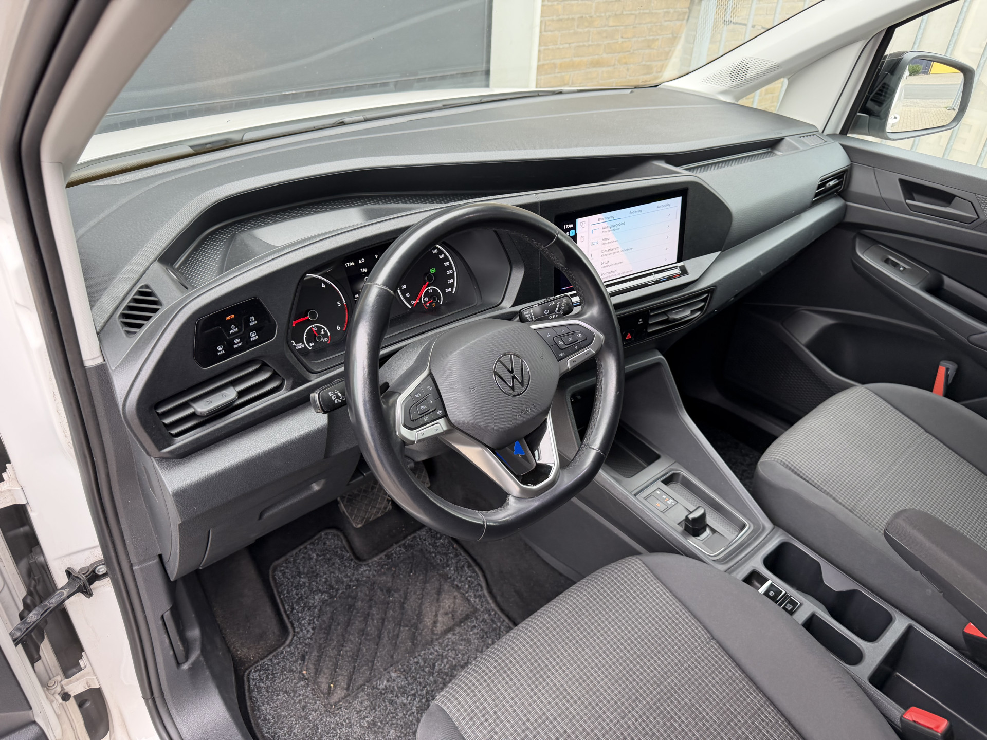 Foto van Volkswagen Caddy Modified Partition Wall