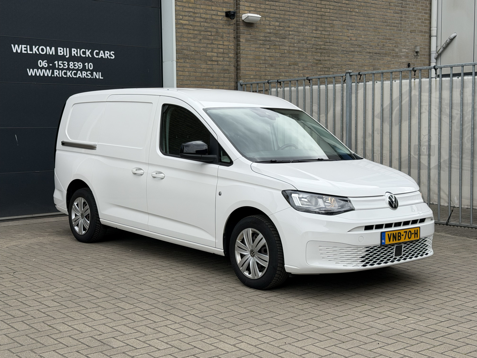 Foto van Volkswagen Caddy Modified Partition Wall