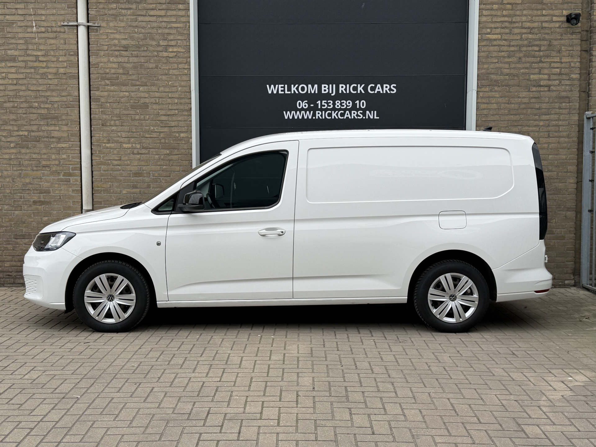 Foto van Volkswagen Caddy Modified Partition Wall