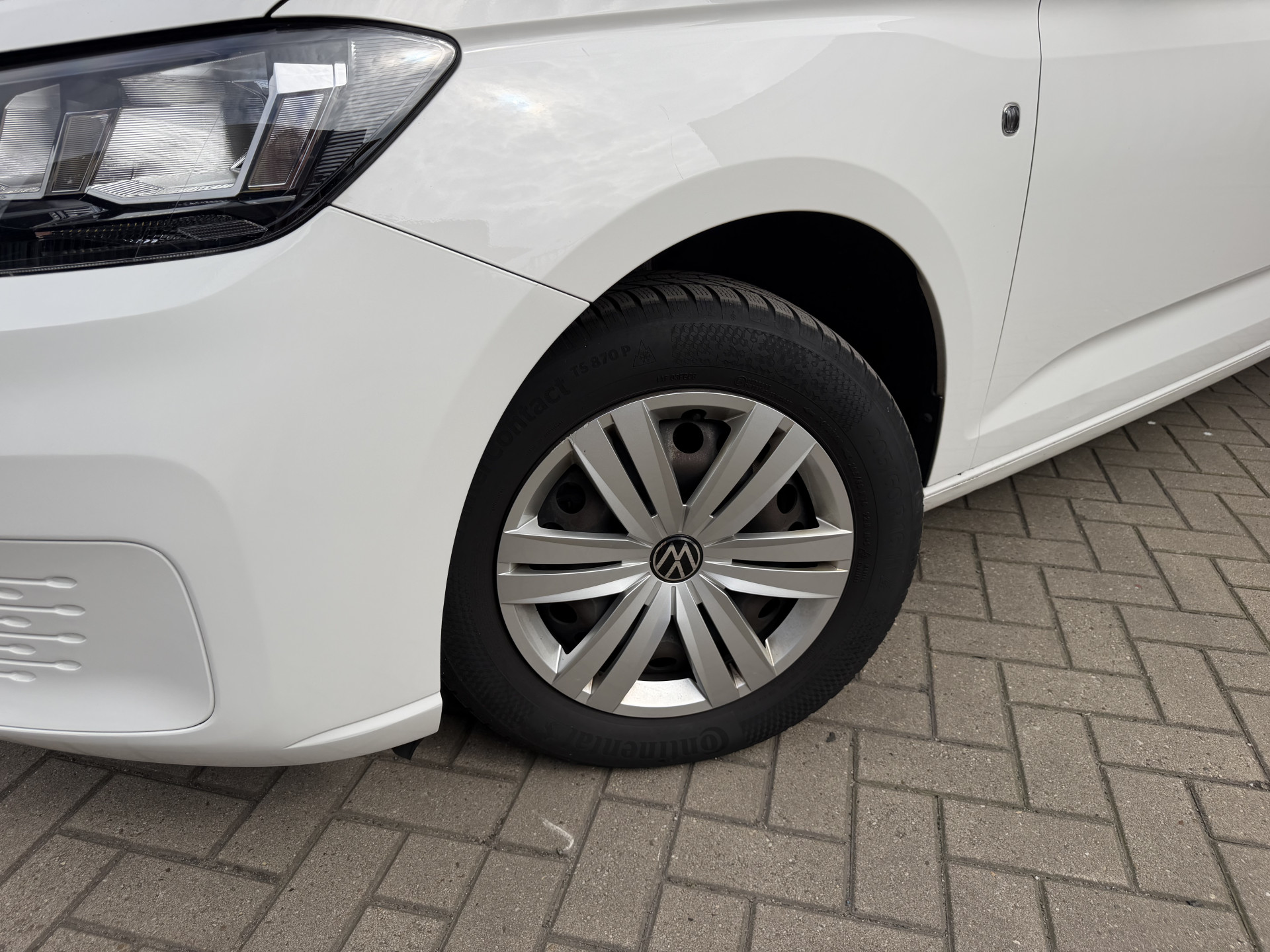 Foto van Volkswagen Caddy Modified Partition Wall